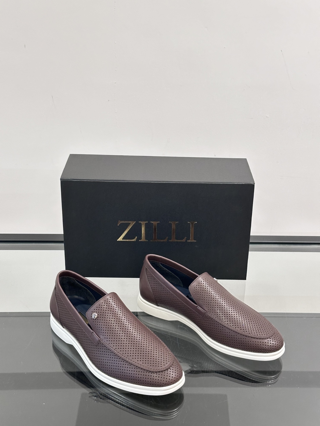 ZILLI法国顶奢男鞋👞ZILLI目之所及‼️简约风貌随心而行。‼️神形兼备，谱写男士魅力。👀棱角之间，