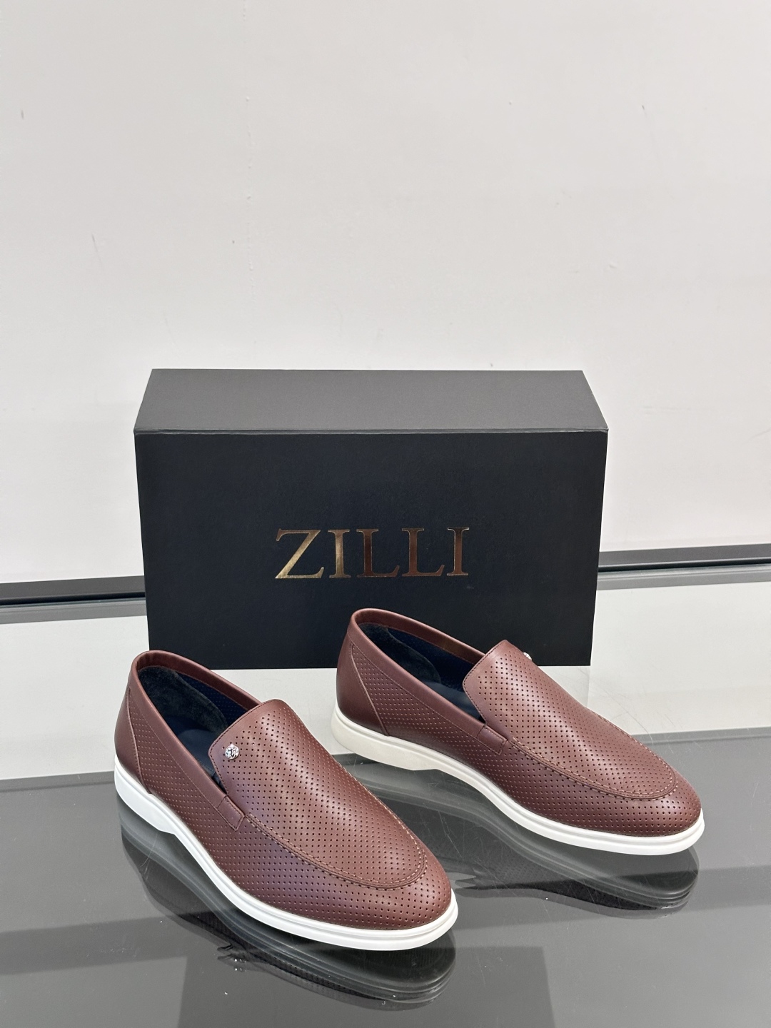 ZILLI法国顶奢男鞋👞ZILLI目之所及‼️简约风貌随心而行。‼️神形兼备，谱写男士魅力。👀棱角之间，