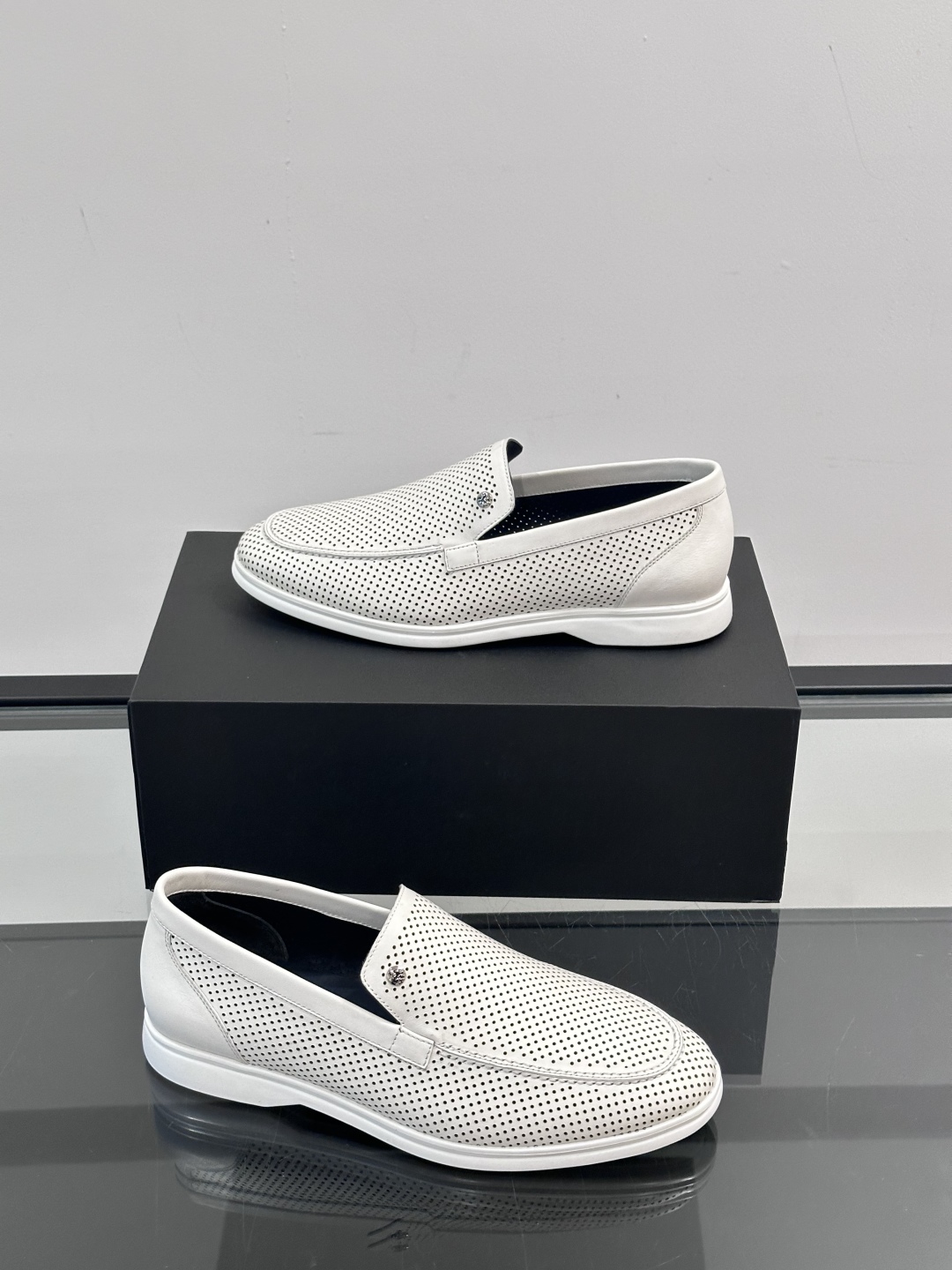 ZILLI法国顶奢男鞋👞ZILLI目之所及‼️简约风貌随心而行。‼️神形兼备，谱写男士魅力。👀棱角之间，