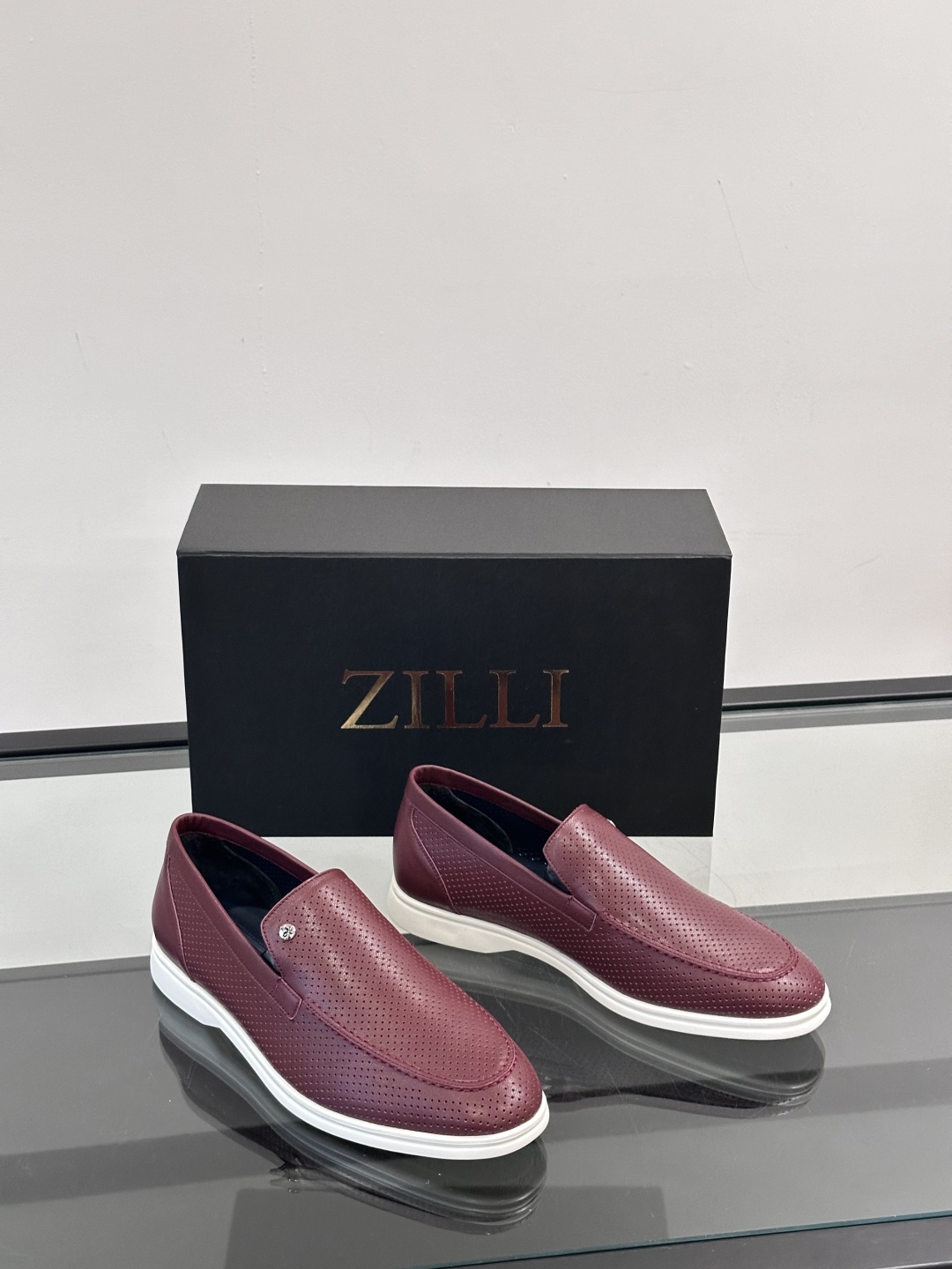 ZILLI法国顶奢男鞋👞ZILLI目之所及‼️简约风貌随心而行。‼️神形兼备，谱写男士魅力。👀棱角之间，