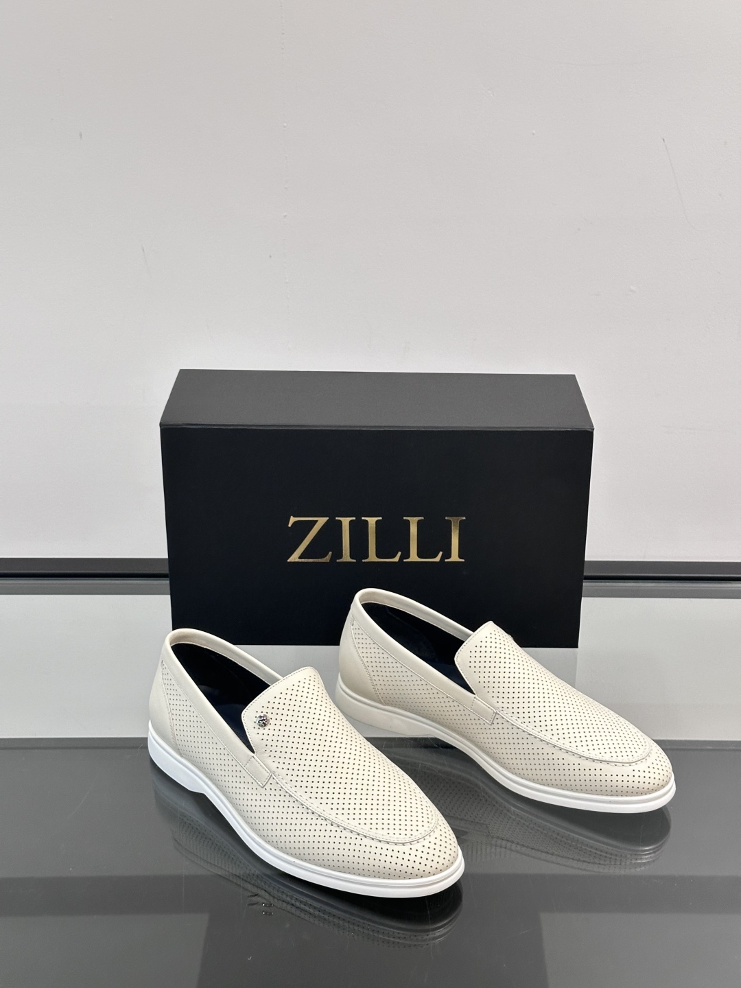 ZILLI法国顶奢男鞋👞ZILLI目之所及‼️简约风貌随心而行。‼️神形兼备，谱写男士魅力。👀棱角之间，