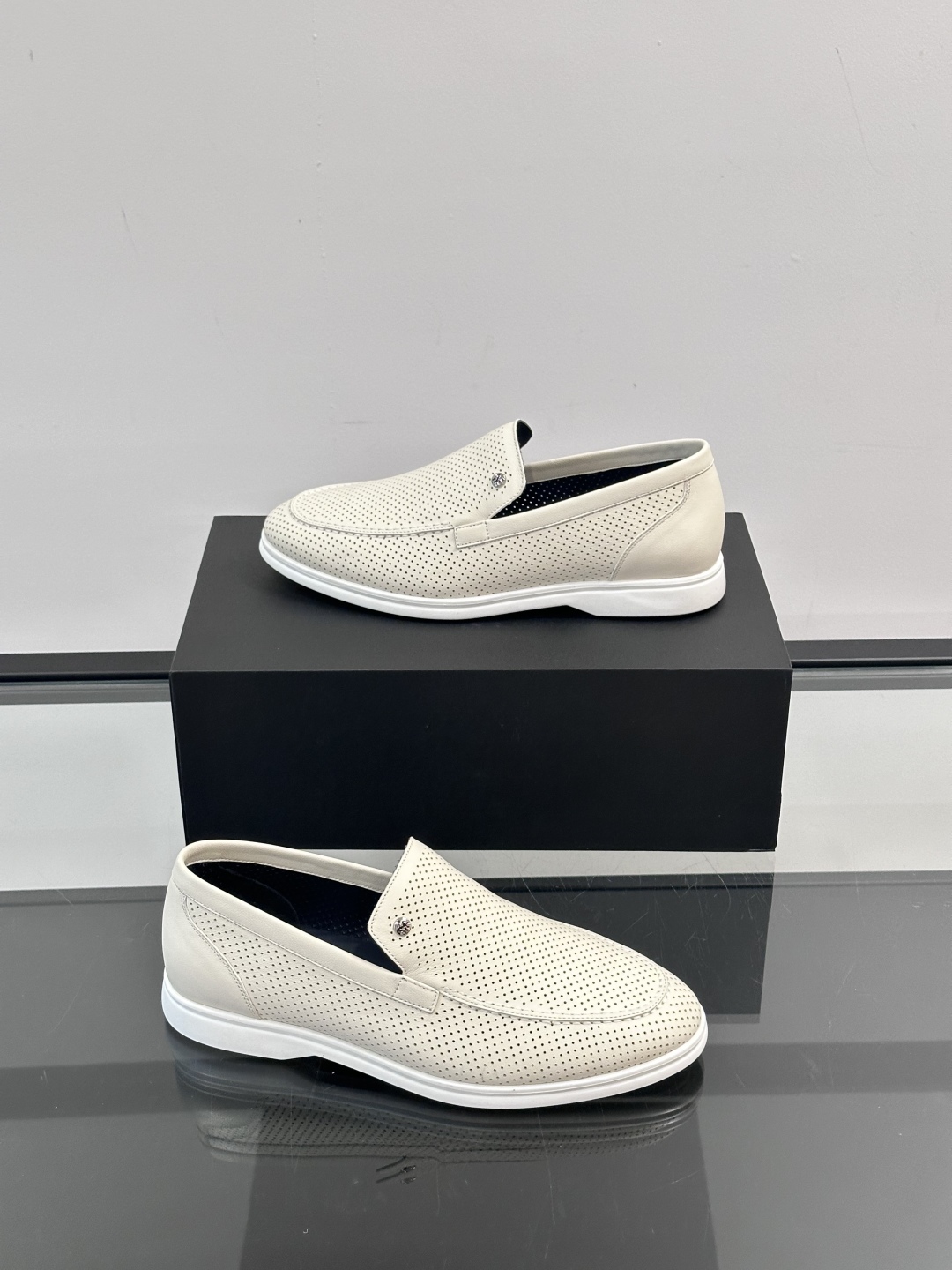 ZILLI法国顶奢男鞋👞ZILLI目之所及‼️简约风貌随心而行。‼️神形兼备，谱写男士魅力。👀棱角之间，