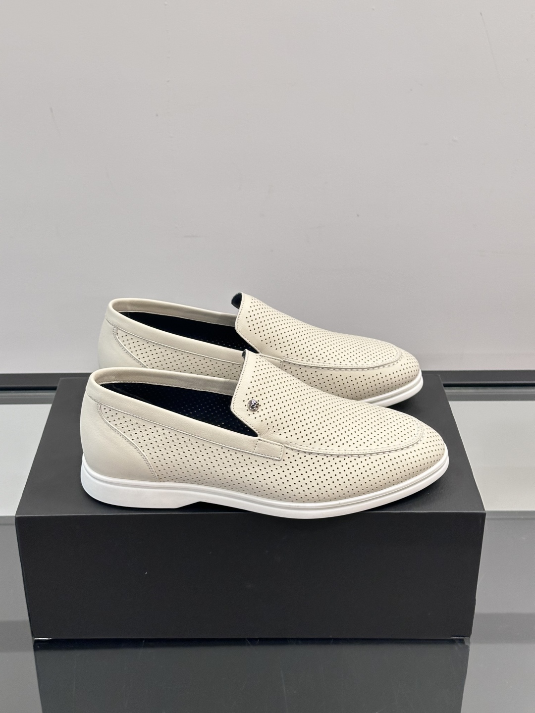 ZILLI法国顶奢男鞋👞ZILLI目之所及‼️简约风貌随心而行。‼️神形兼备，谱写男士魅力。👀棱角之间，