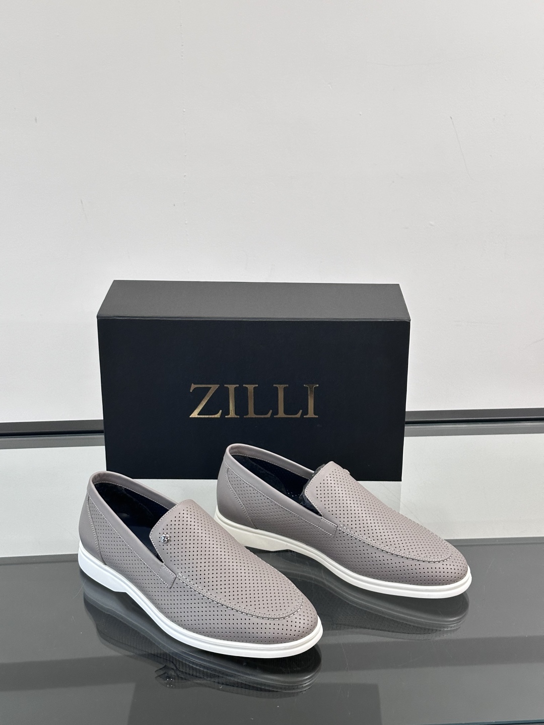 ZILLI法国顶奢男鞋👞ZILLI目之所及‼️简约风貌随心而行。‼️神形兼备，谱写男士魅力。👀棱角之间，