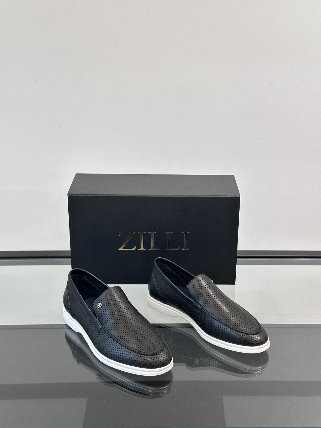 ZILLI法国顶奢男鞋👞ZILLI目之所及‼️简约风貌随心而行。‼️神形兼备，谱写男士魅力。👀棱角之间，