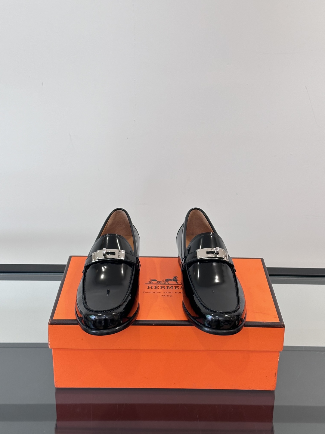 爱马仕Hermes皮鞋👞。2025高级感商务穿搭必备的男鞋~~进口原版牛皮，水染头层牛里，进口真皮大底！