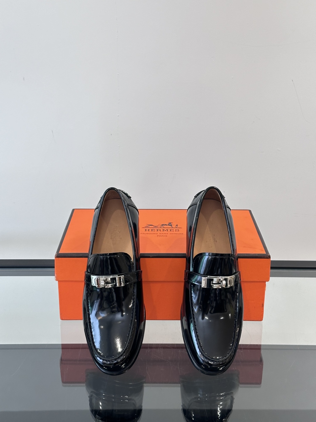 爱马仕Hermes皮鞋👞。2025高级感商务穿搭必备的男鞋~~进口原版牛皮，水染头层牛里，进口真皮大底！