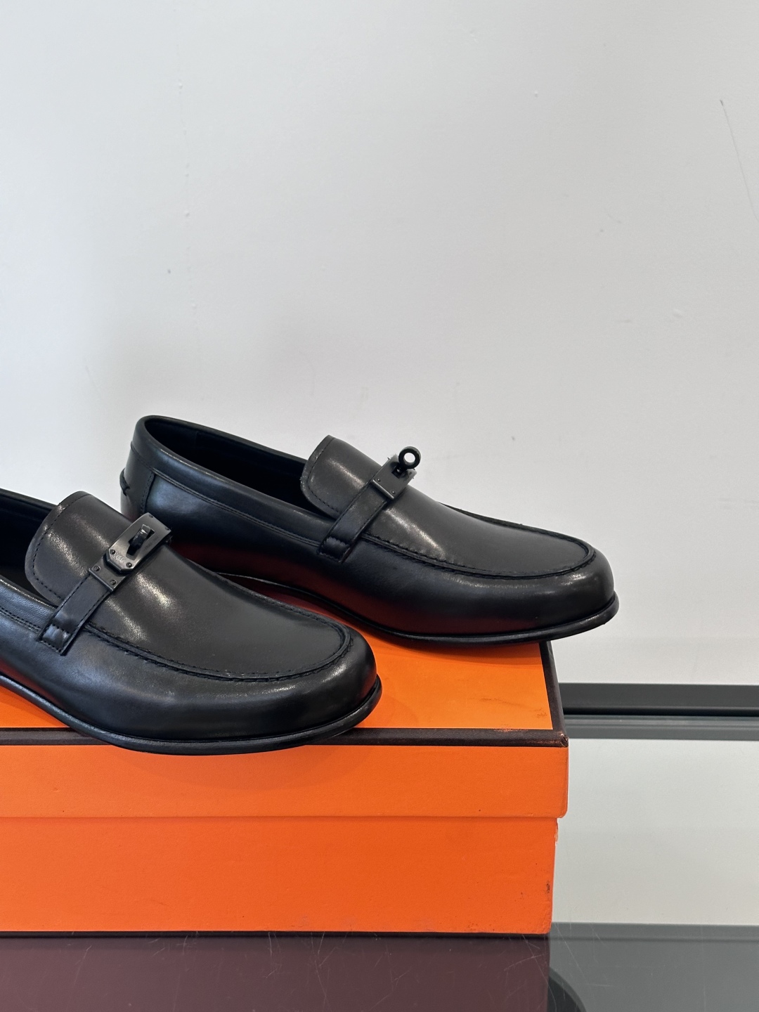 爱马仕Hermes皮鞋👞。2025高级感商务穿搭必备的男鞋~~进口原版牛皮，水染头层牛里，进口真皮大底！