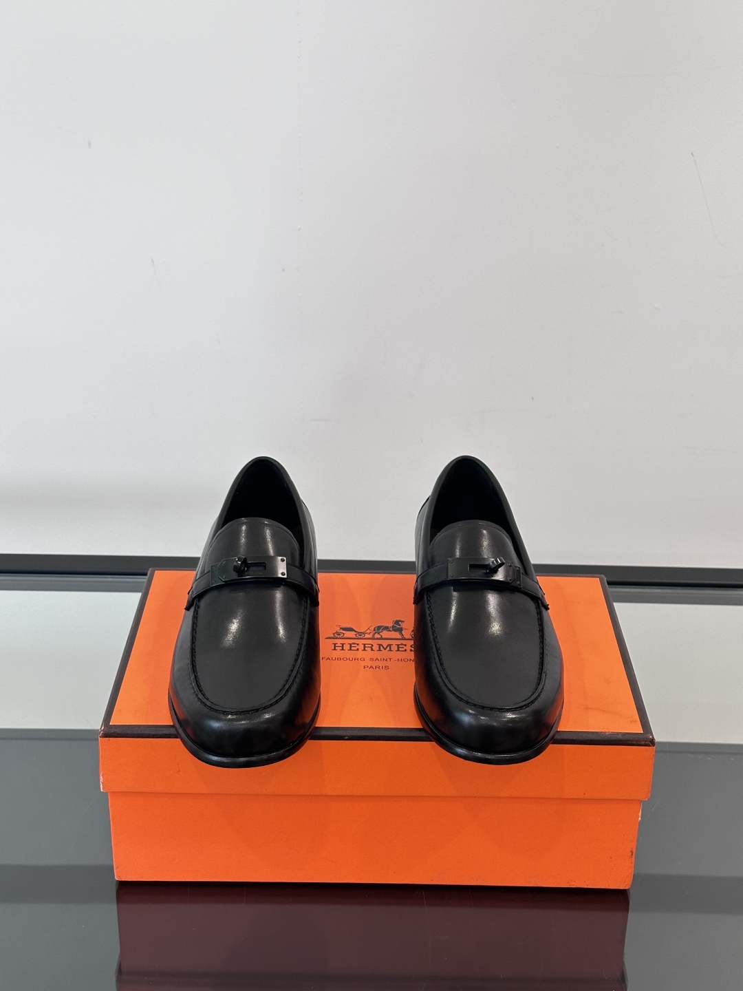 爱马仕Hermes皮鞋👞。2025高级感商务穿搭必备的男鞋~~进口原版牛皮，水染头层牛里，进口真皮大底！