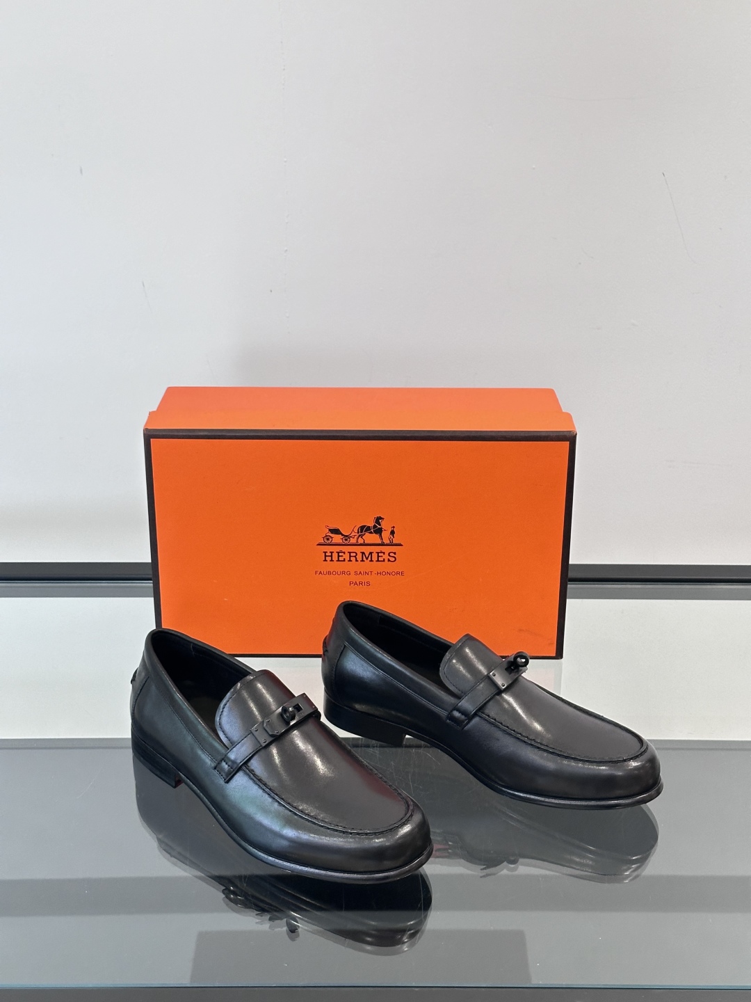 爱马仕Hermes皮鞋👞。2025高级感商务穿搭必备的男鞋~~进口原版牛皮，水染头层牛里，进口真皮大底！