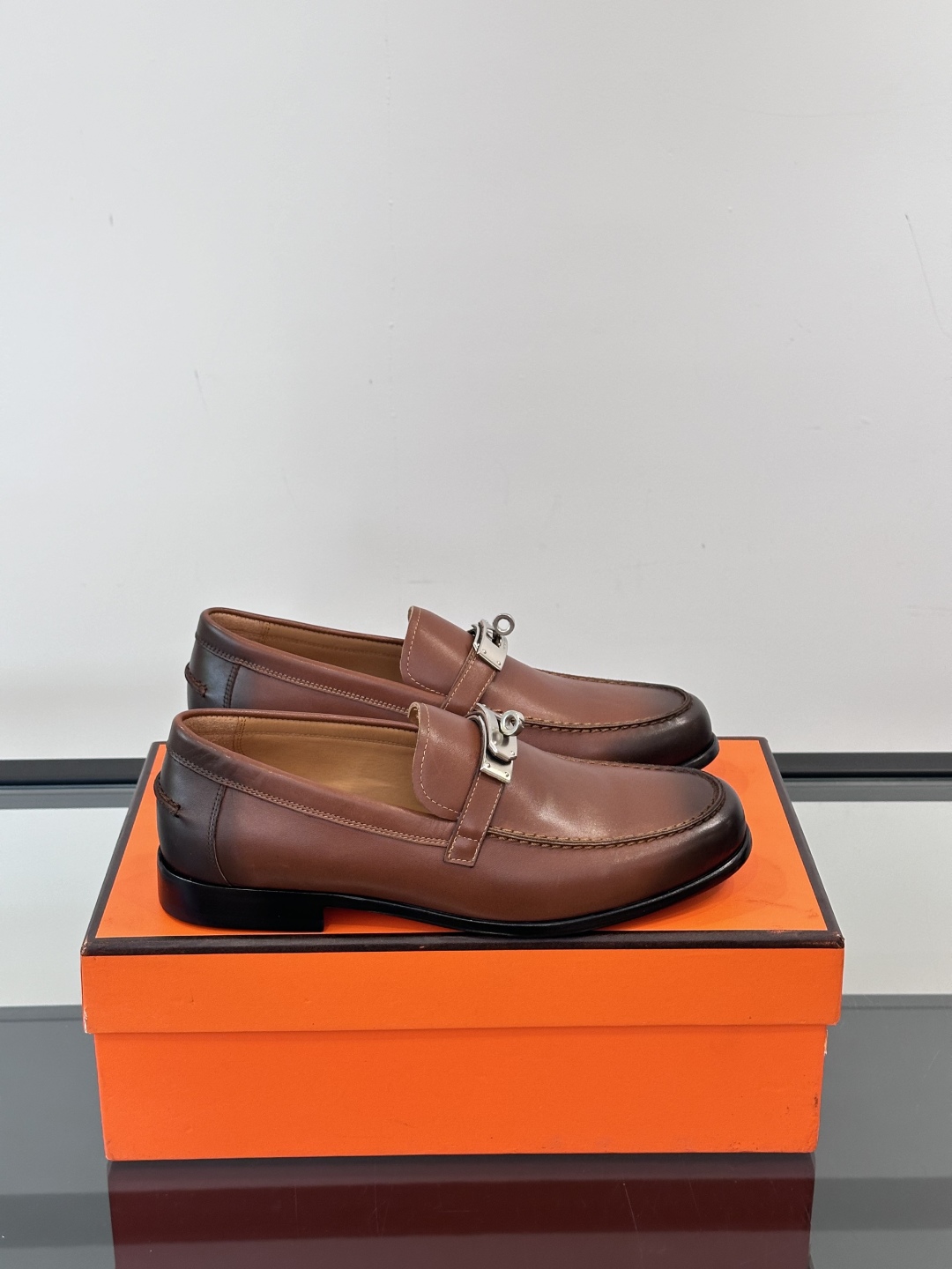 爱马仕Hermes皮鞋👞。2025高级感商务穿搭必备的男鞋~~进口原版牛皮，水染头层牛里，进口真皮大底！