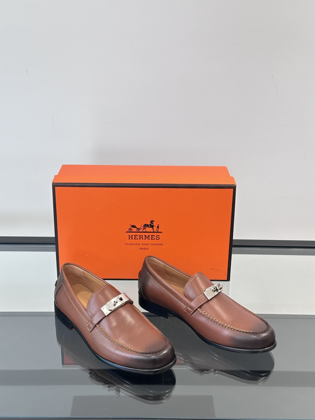 爱马仕Hermes皮鞋👞。2025高级感商务穿搭必备的男鞋~~进口原版牛皮，水染头层牛里，进口真皮大底！