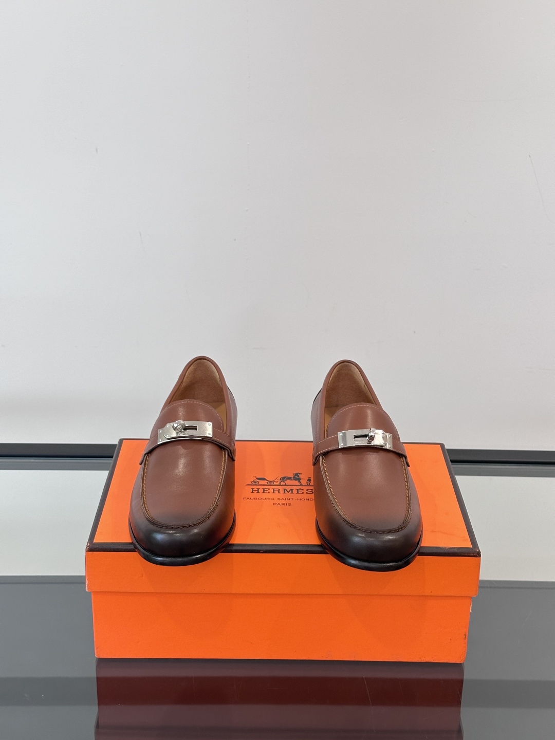 爱马仕Hermes皮鞋👞。2025高级感商务穿搭必备的男鞋~~进口原版牛皮，水染头层牛里，进口真皮大底！