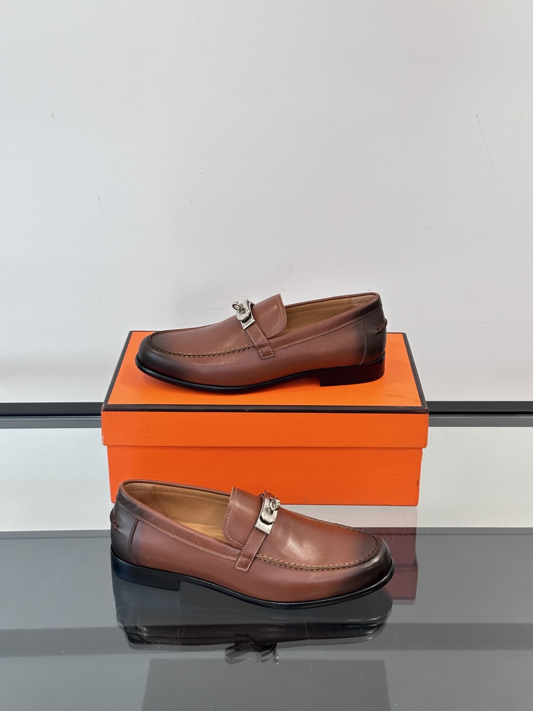 爱马仕Hermes皮鞋👞。2025高级感商务穿搭必备的男鞋~~进口原版牛皮，水染头层牛里，进口真皮大底！