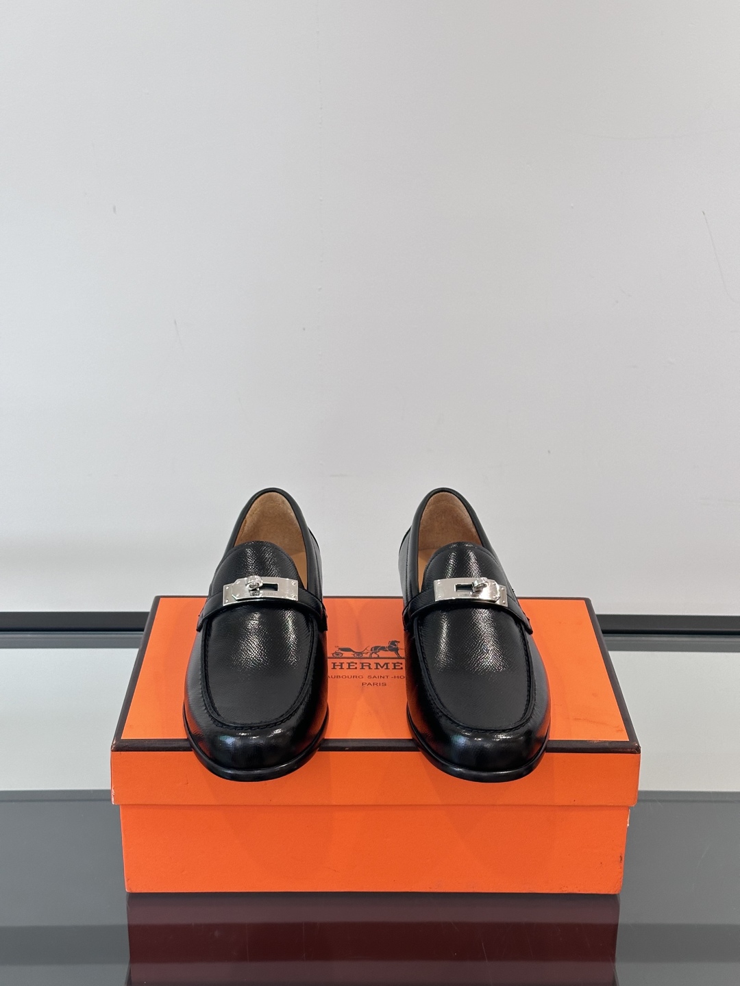 爱马仕Hermes皮鞋👞。2025高级感商务穿搭必备的男鞋~~进口原版牛皮，水染头层牛里，进口真皮大底！