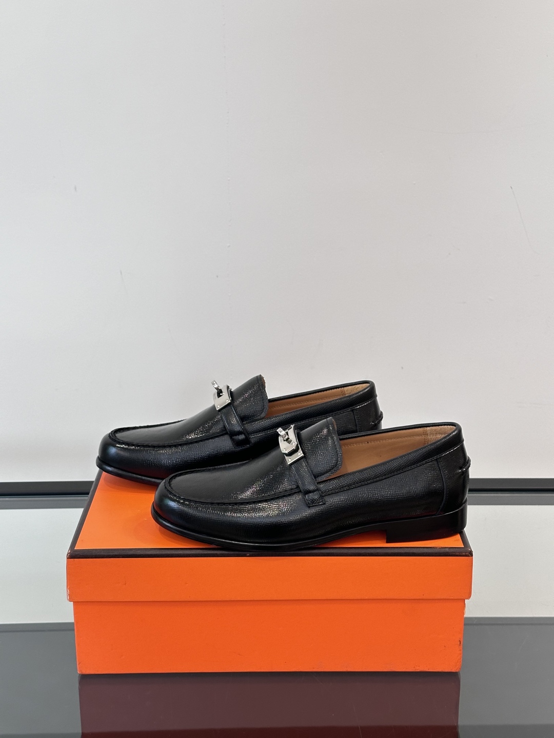 爱马仕Hermes皮鞋👞。2025高级感商务穿搭必备的男鞋~~进口原版牛皮，水染头层牛里，进口真皮大底！