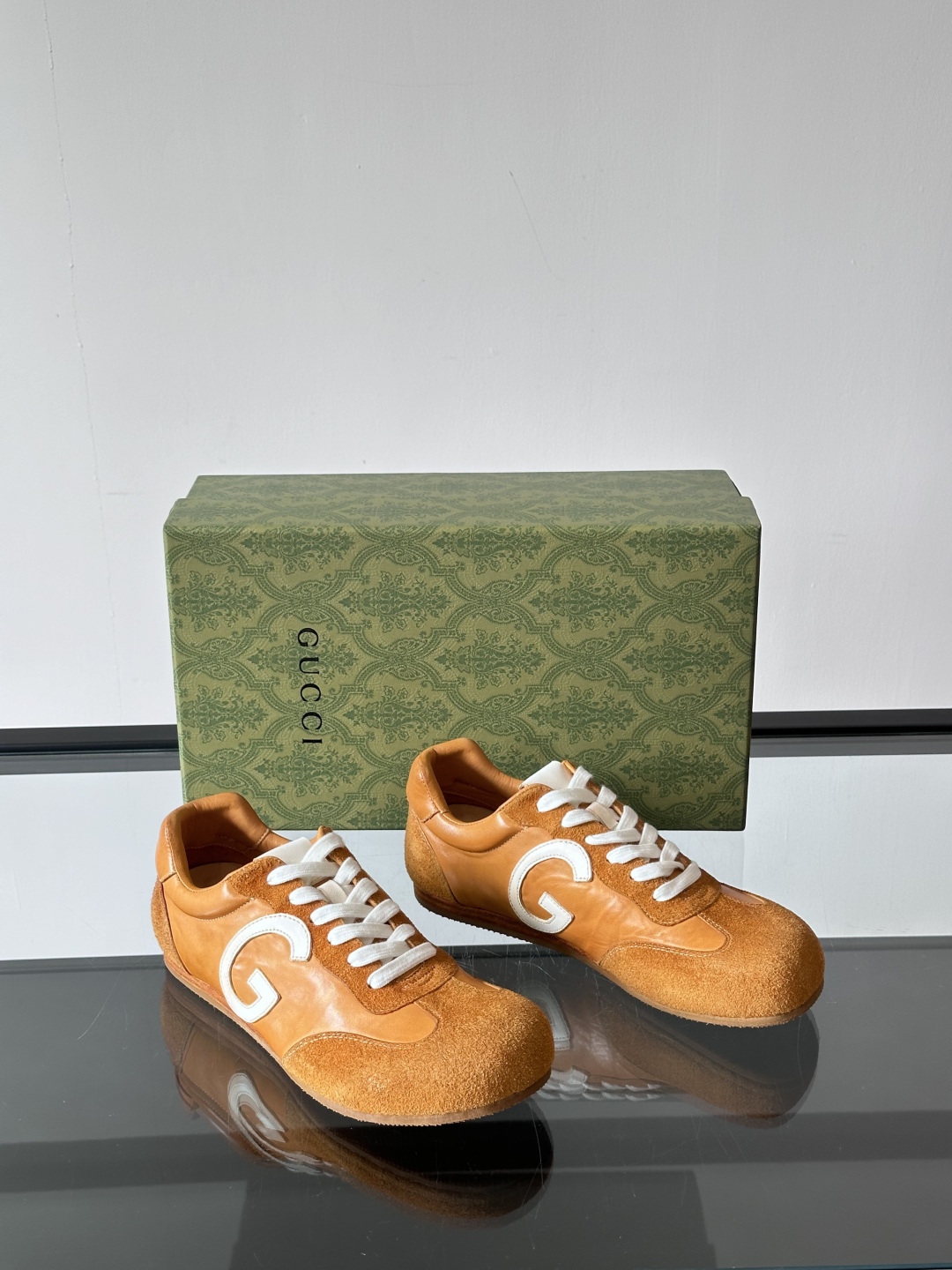 Gucc*古驰德训鞋25ss春夏新品，男士运动鞋出货，这款运动鞋设计灵感源自意大利海岸的夏日风情和海滩俱