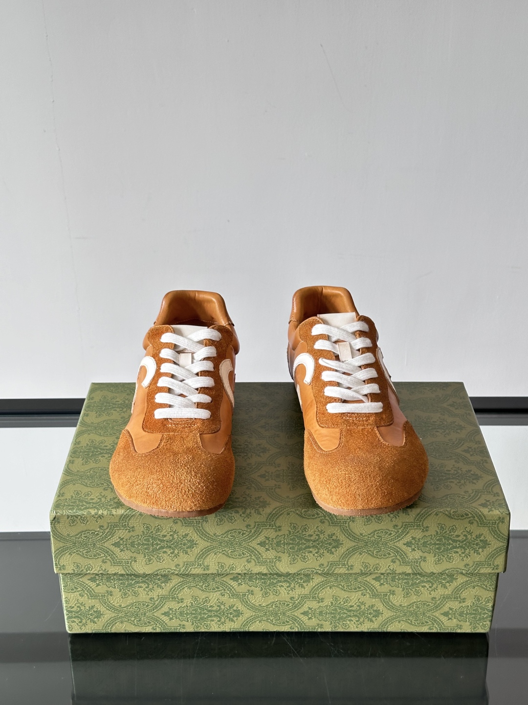 Gucc*古驰德训鞋25ss春夏新品，男士运动鞋出货，这款运动鞋设计灵感源自意大利海岸的夏日风情和海滩俱