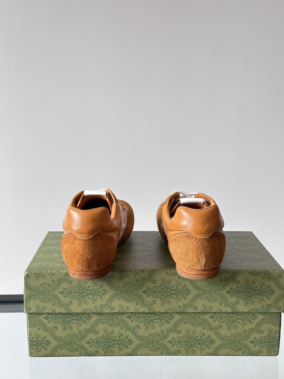 Gucc*古驰德训鞋25ss春夏新品，男士运动鞋出货，这款运动鞋设计灵感源自意大利海岸的夏日风情和海滩俱