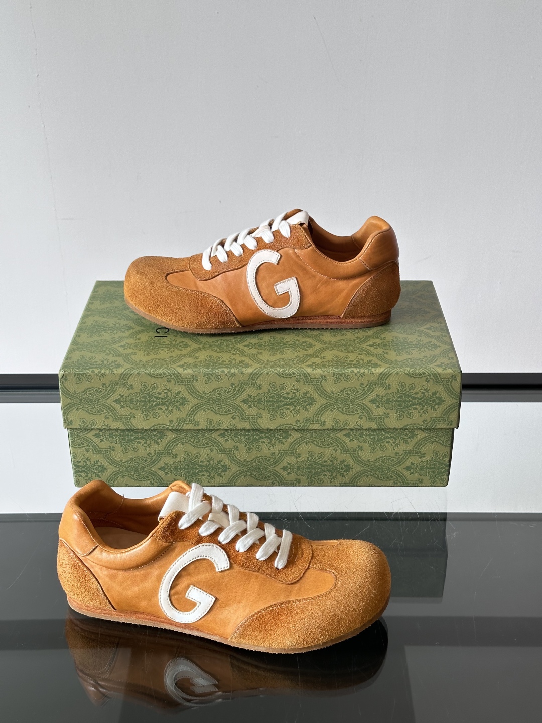 Gucc*古驰德训鞋25ss春夏新品，男士运动鞋出货，这款运动鞋设计灵感源自意大利海岸的夏日风情和海滩俱