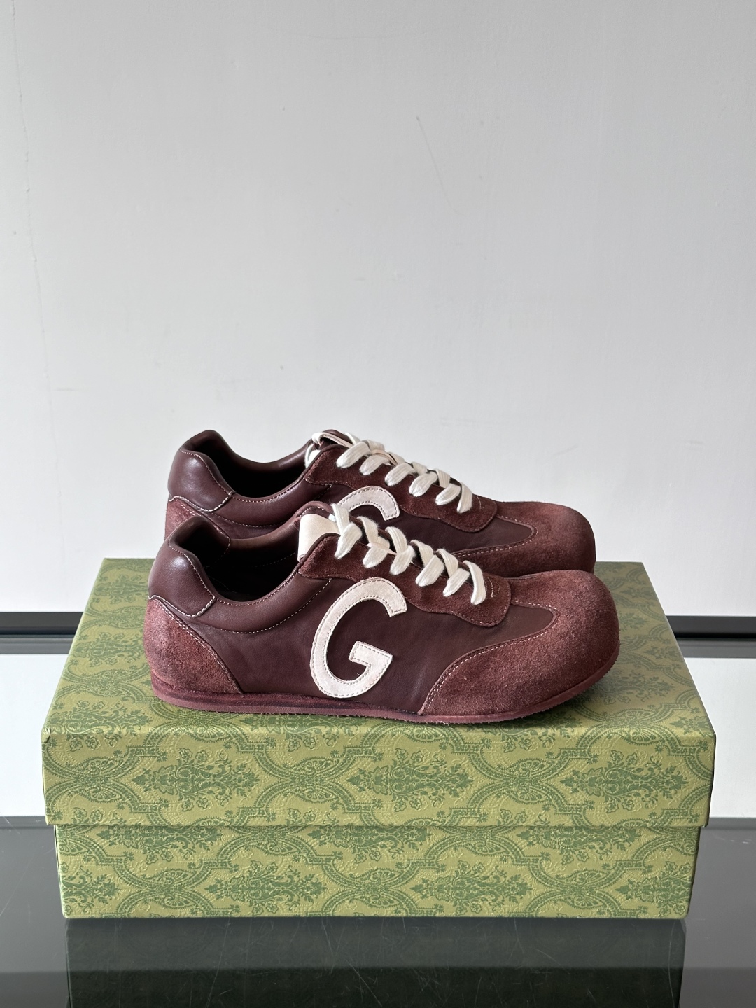 Gucc*古驰德训鞋25ss春夏新品，男士运动鞋出货，这款运动鞋设计灵感源自意大利海岸的夏日风情和海滩俱