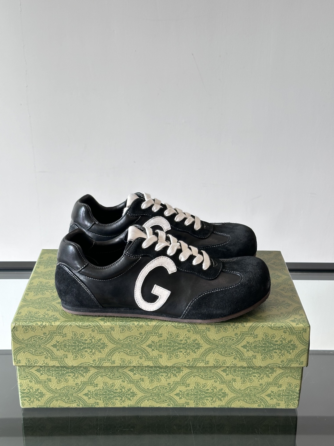 Gucc*古驰德训鞋25ss春夏新品，男士运动鞋出货，这款运动鞋设计灵感源自意大利海岸的夏日风情和海滩俱