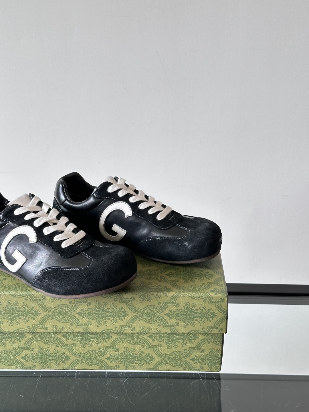 Gucc*古驰德训鞋25ss春夏新品，男士运动鞋出货，这款运动鞋设计灵感源自意大利海岸的夏日风情和海滩俱