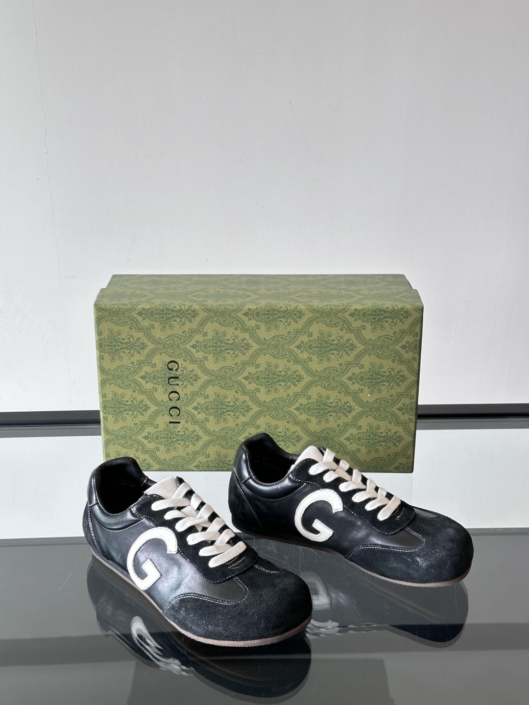 Gucc*古驰德训鞋25ss春夏新品，男士运动鞋出货，这款运动鞋设计灵感源自意大利海岸的夏日风情和海滩俱