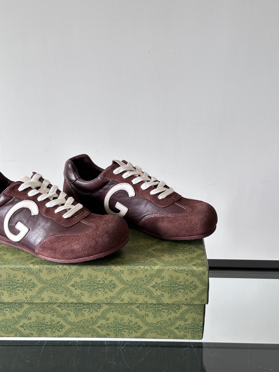 Gucc*古驰德训鞋25ss春夏新品，男士运动鞋出货，这款运动鞋设计灵感源自意大利海岸的夏日风情和海滩俱