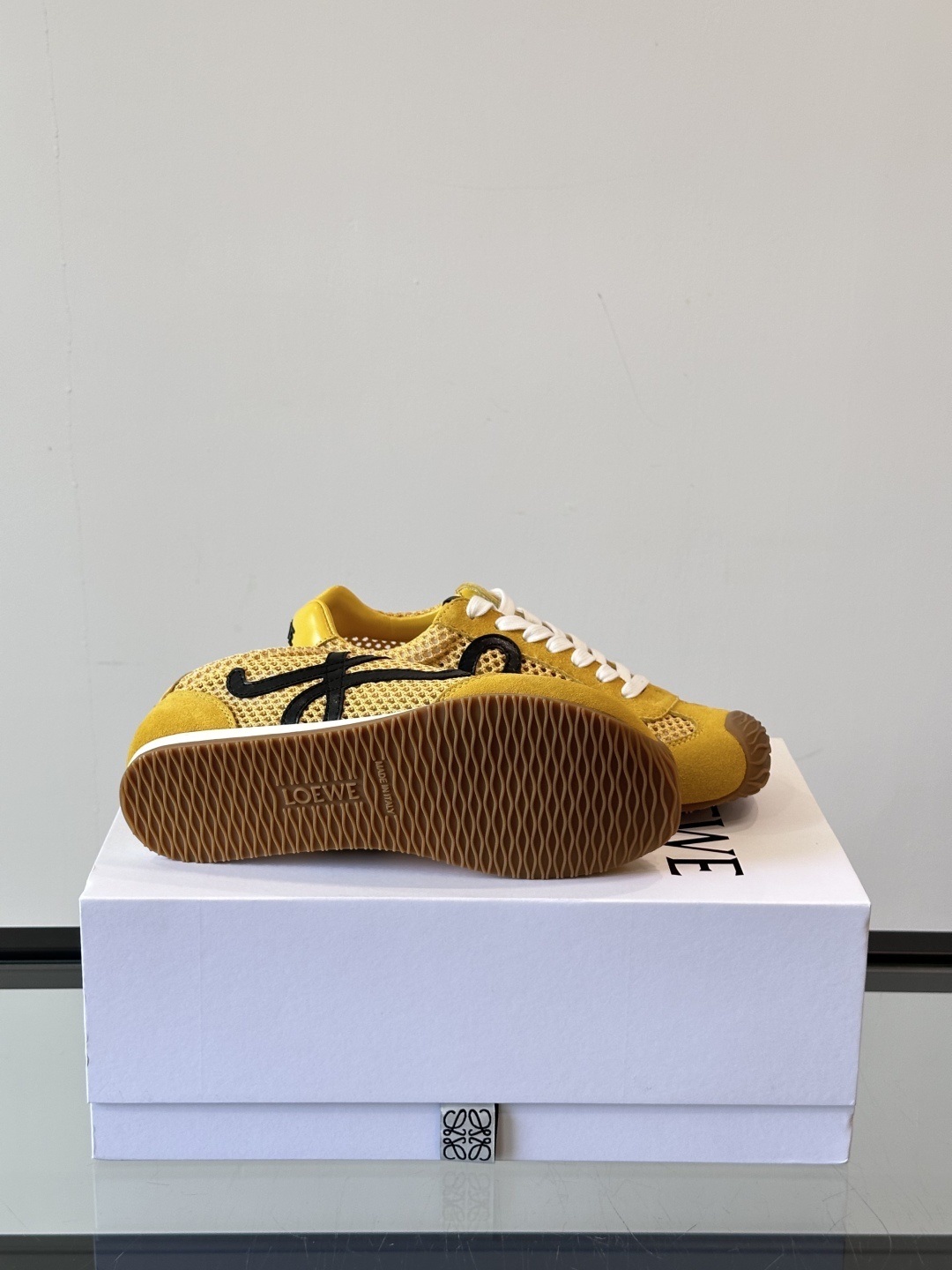 𝐋𝐎𝐄𝐖𝐄罗意威新版大头运动鞋Ballet Runner2.0芭蕾阿甘鞋,鞋头的设计更有趣味性,脚后跟设