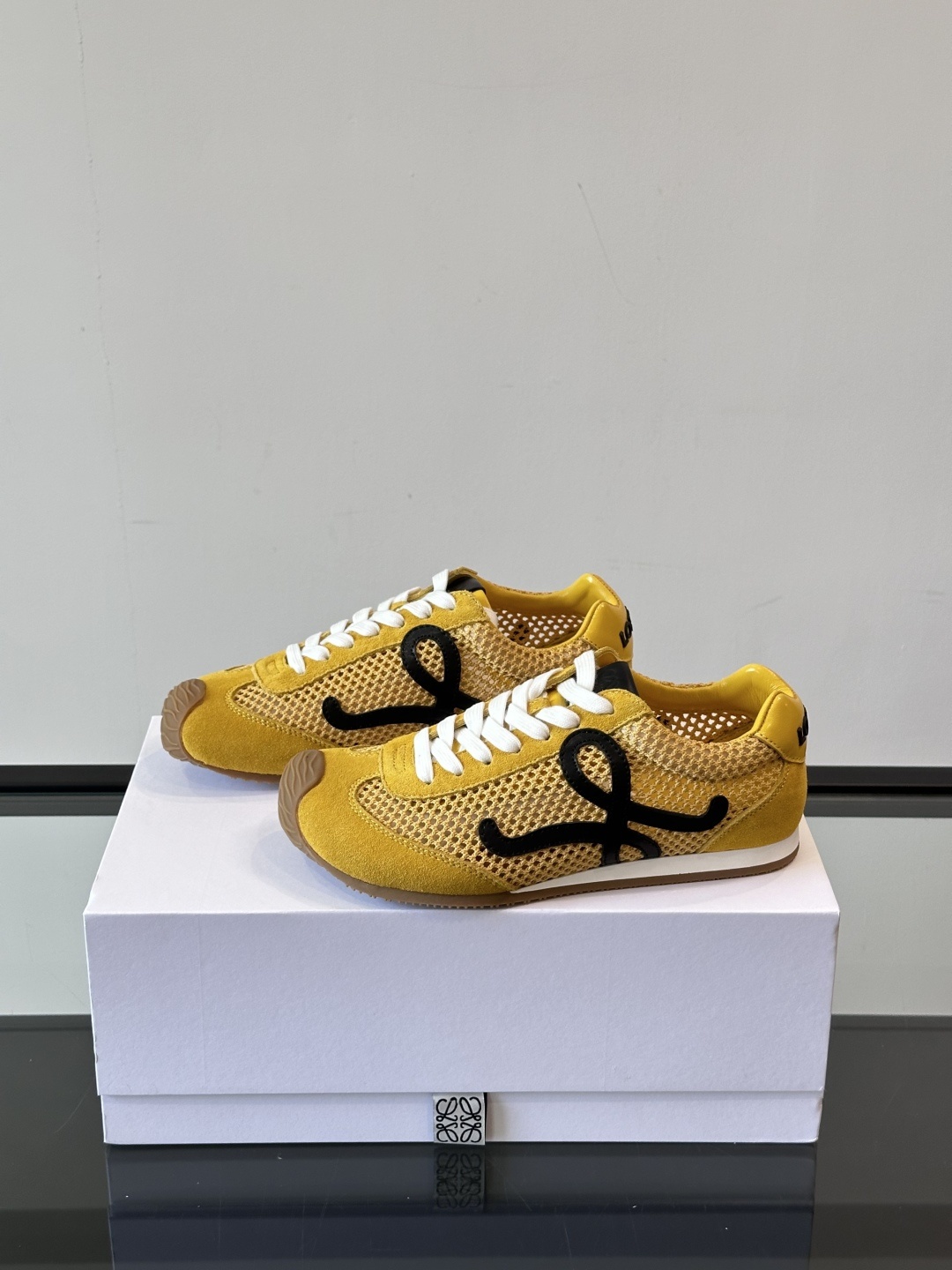 𝐋𝐎𝐄𝐖𝐄罗意威新版大头运动鞋Ballet Runner2.0芭蕾阿甘鞋,鞋头的设计更有趣味性,脚后跟设