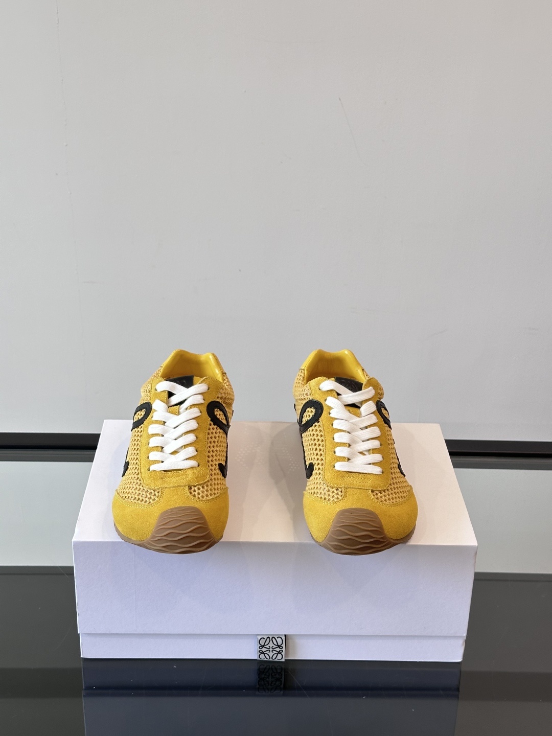 𝐋𝐎𝐄𝐖𝐄罗意威新版大头运动鞋Ballet Runner2.0芭蕾阿甘鞋,鞋头的设计更有趣味性,脚后跟设