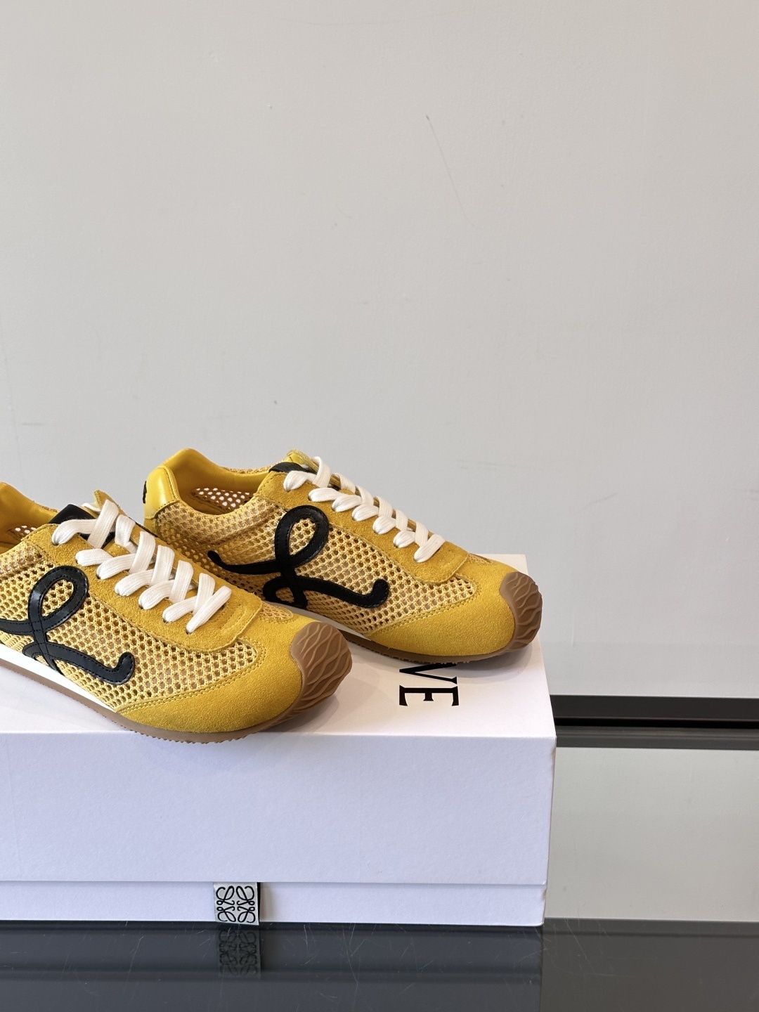 𝐋𝐎𝐄𝐖𝐄罗意威新版大头运动鞋Ballet Runner2.0芭蕾阿甘鞋,鞋头的设计更有趣味性,脚后跟设