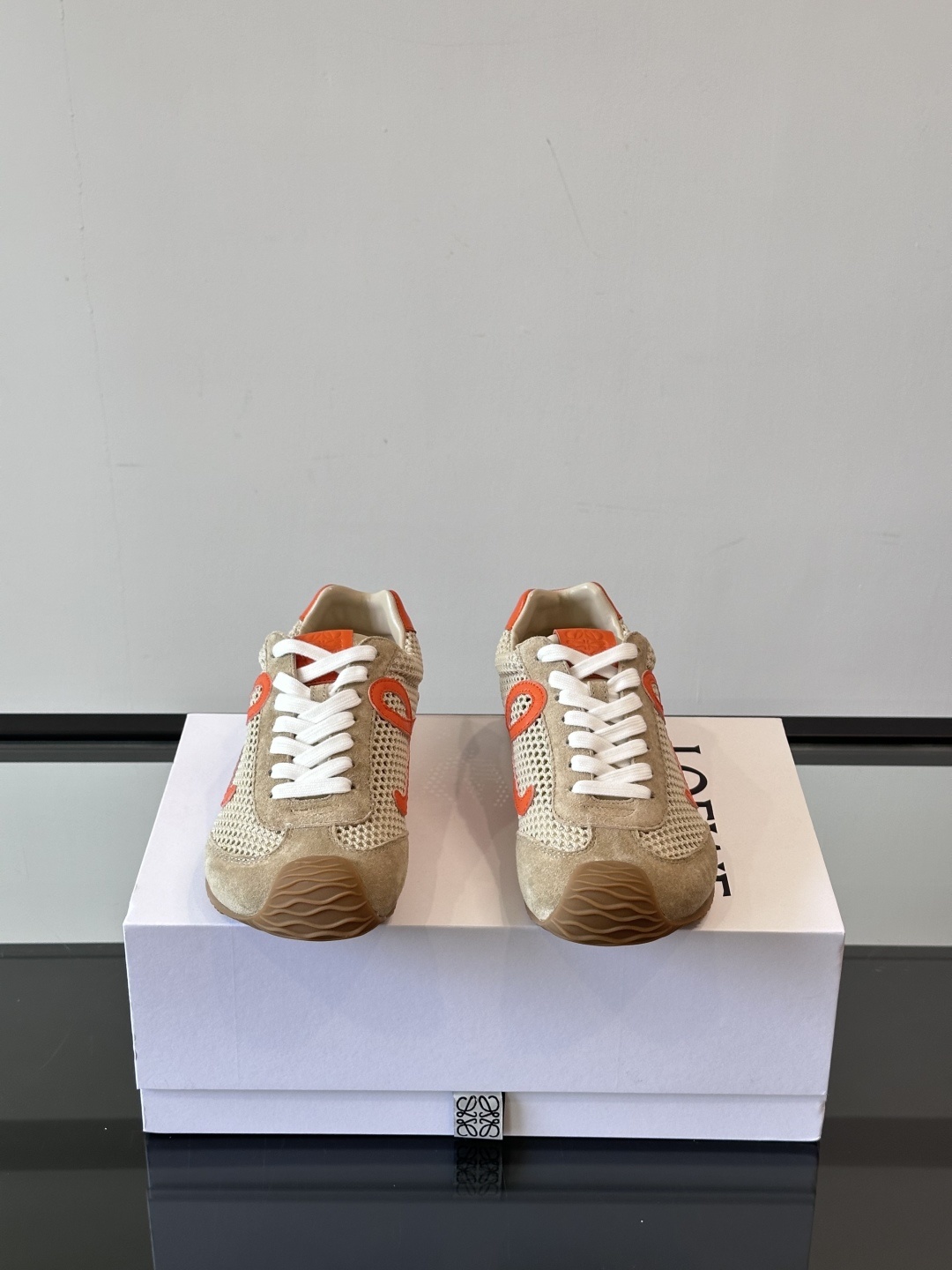 𝐋𝐎𝐄𝐖𝐄罗意威新版大头运动鞋Ballet Runner2.0芭蕾阿甘鞋,鞋头的设计更有趣味性,脚后跟设