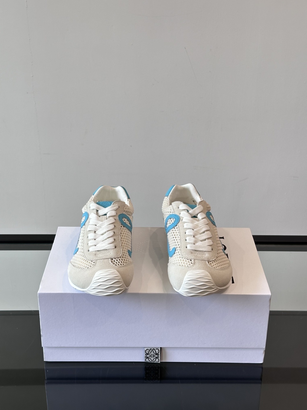 𝐋𝐎𝐄𝐖𝐄罗意威新版大头运动鞋Ballet Runner2.0芭蕾阿甘鞋,鞋头的设计更有趣味性,脚后跟设