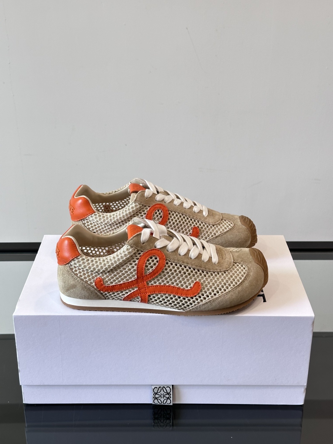 𝐋𝐎𝐄𝐖𝐄罗意威新版大头运动鞋Ballet Runner2.0芭蕾阿甘鞋,鞋头的设计更有趣味性,脚后跟设