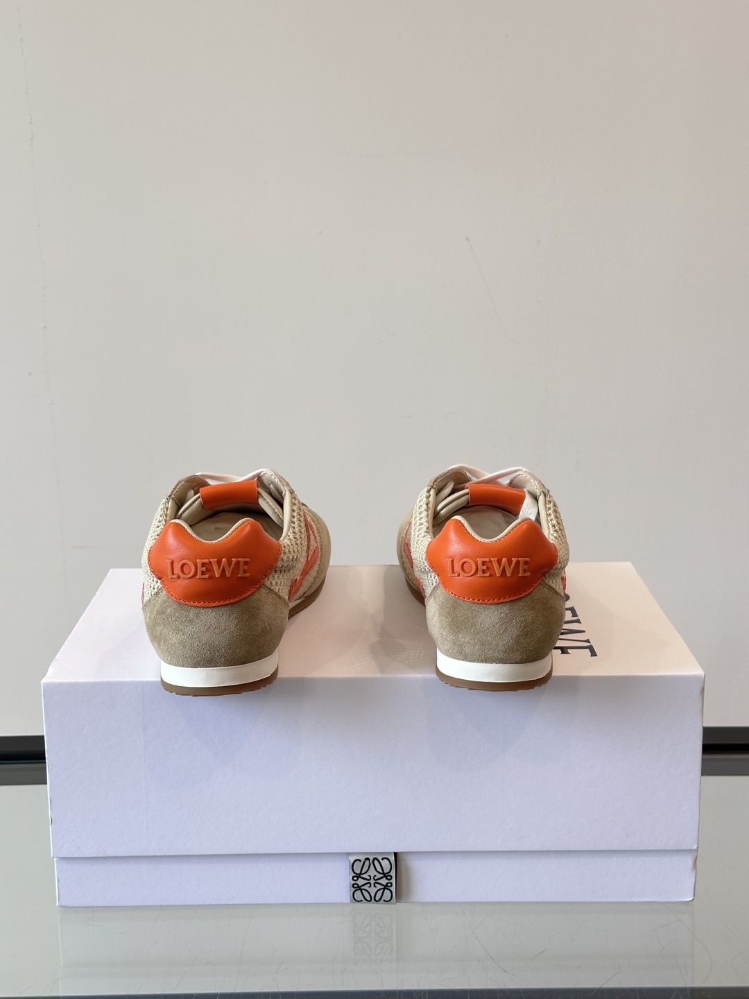 𝐋𝐎𝐄𝐖𝐄罗意威新版大头运动鞋Ballet Runner2.0芭蕾阿甘鞋,鞋头的设计更有趣味性,脚后跟设