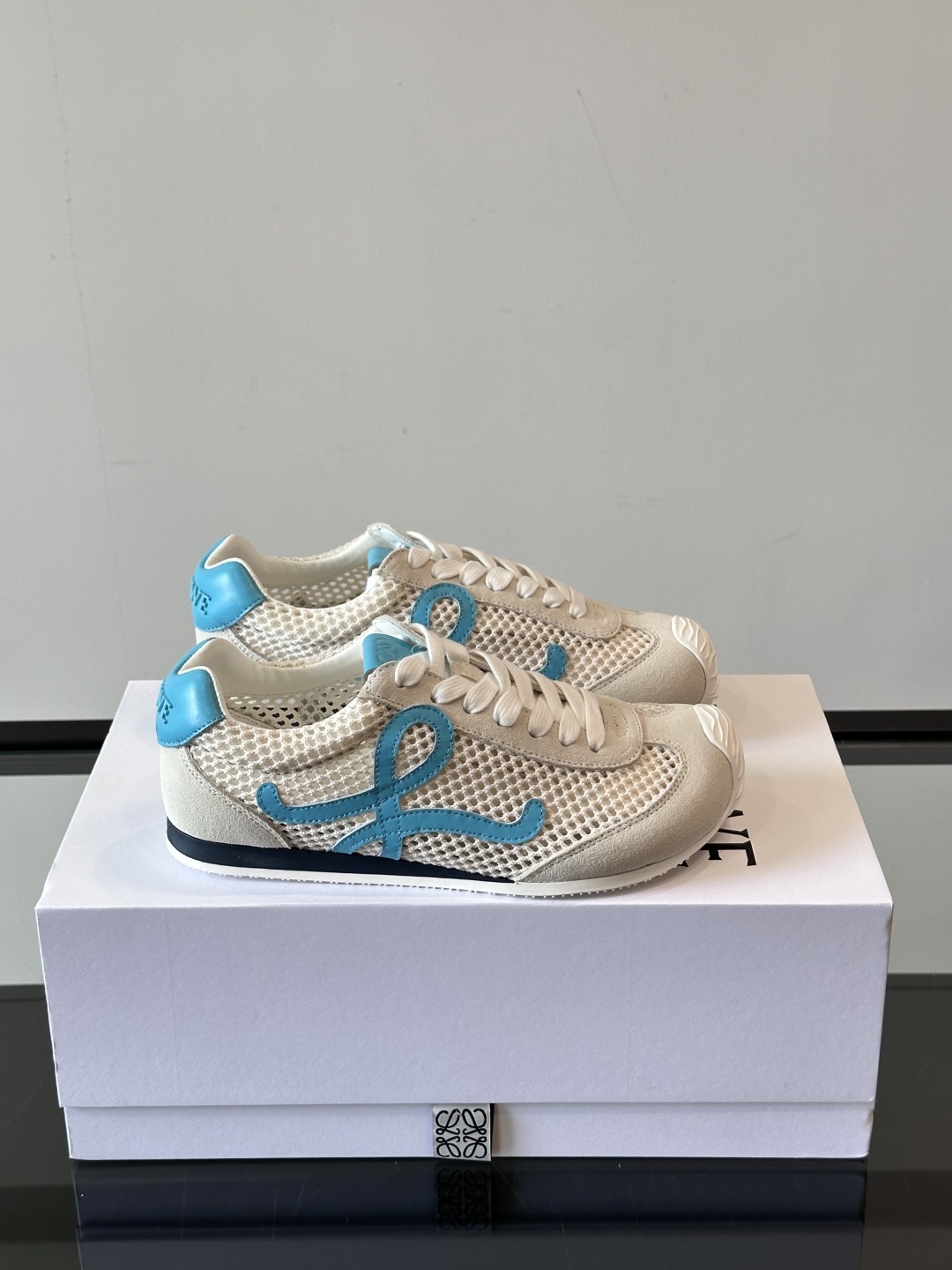 𝐋𝐎𝐄𝐖𝐄罗意威新版大头运动鞋Ballet Runner2.0芭蕾阿甘鞋,鞋头的设计更有趣味性,脚后跟设