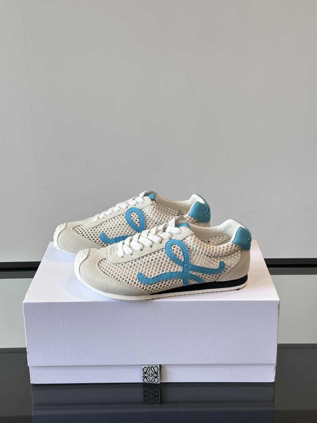 𝐋𝐎𝐄𝐖𝐄罗意威新版大头运动鞋Ballet Runner2.0芭蕾阿甘鞋,鞋头的设计更有趣味性,脚后跟设