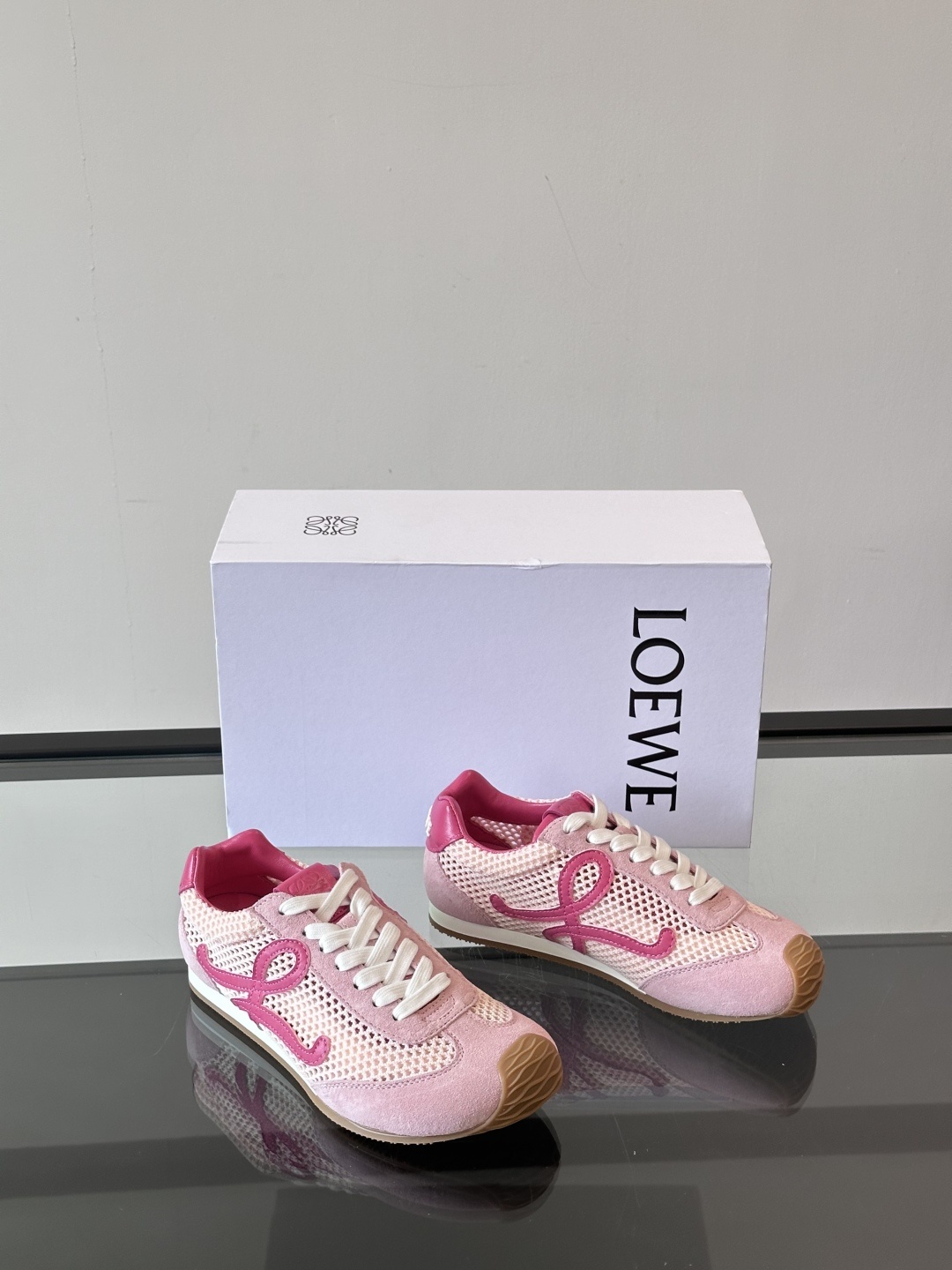 𝐋𝐎𝐄𝐖𝐄罗意威新版大头运动鞋Ballet Runner2.0芭蕾阿甘鞋,鞋头的设计更有趣味性,脚后跟设