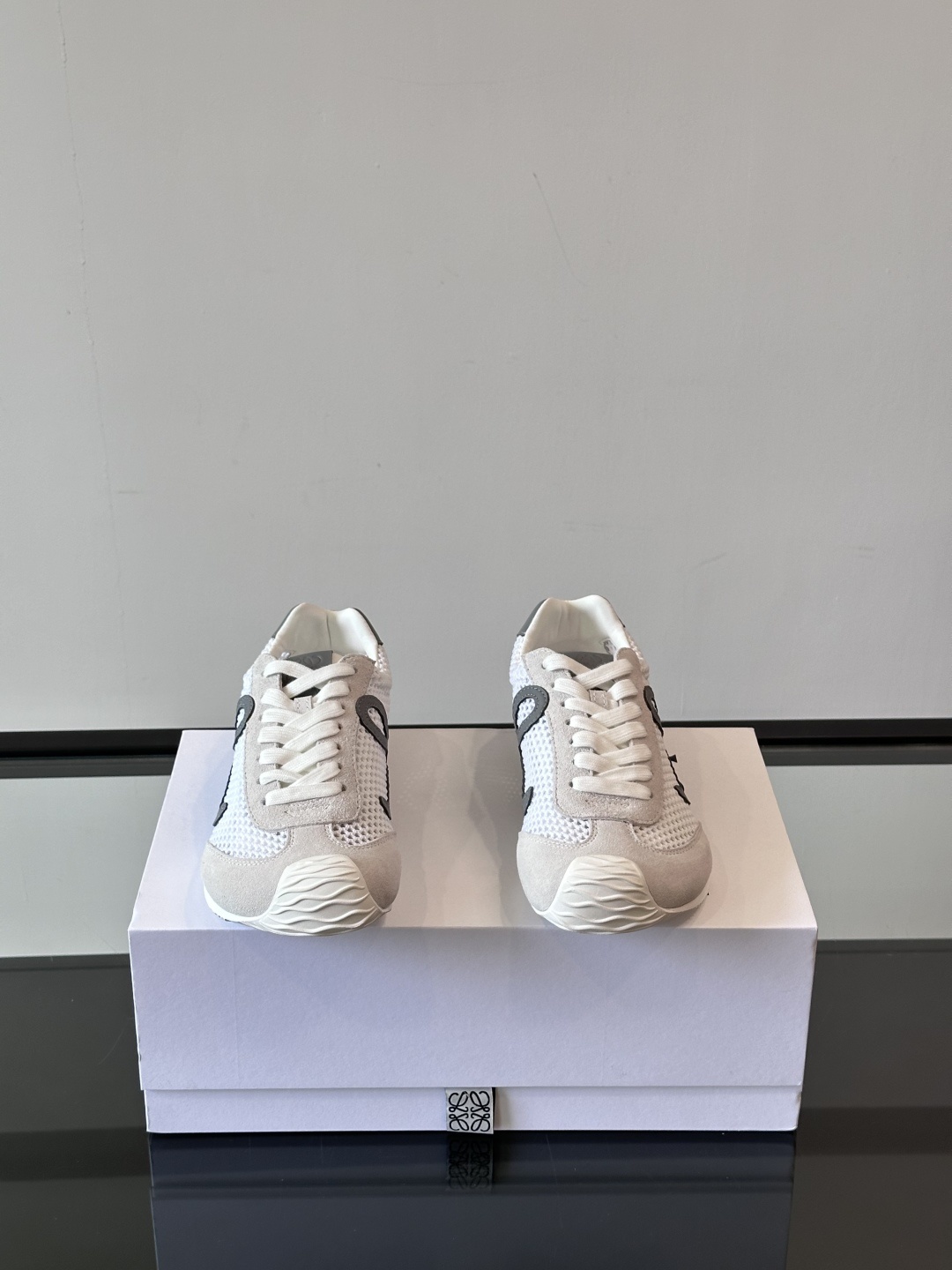 𝐋𝐎𝐄𝐖𝐄罗意威新版大头运动鞋Ballet Runner2.0芭蕾阿甘鞋,鞋头的设计更有趣味性,脚后跟设