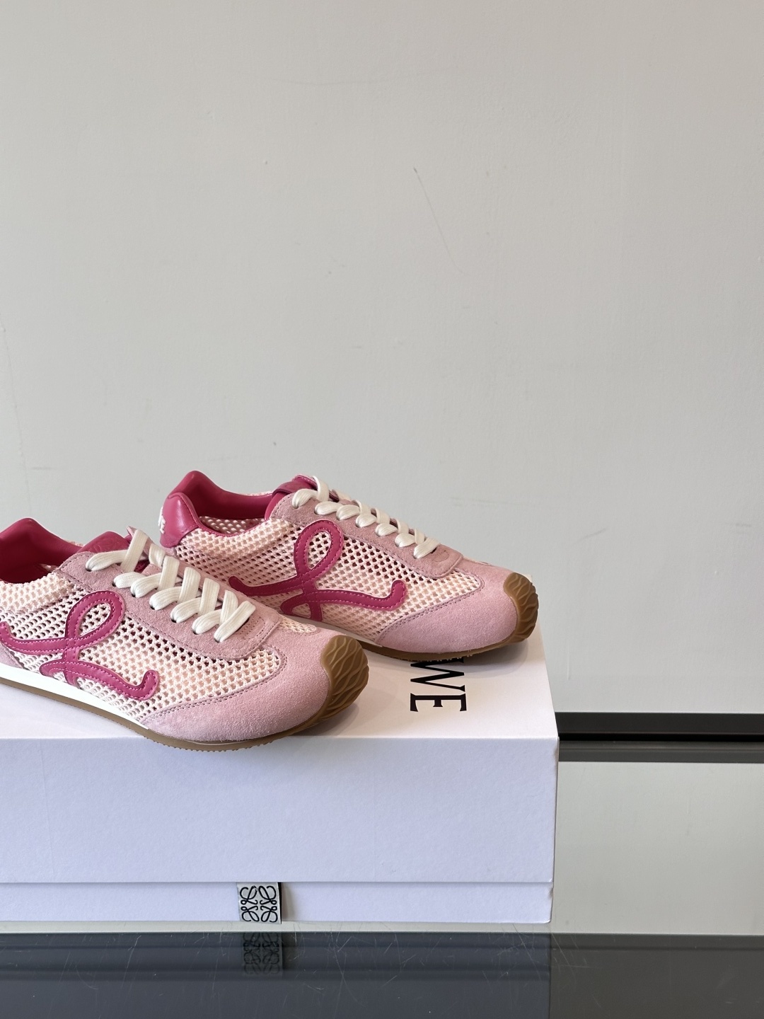 𝐋𝐎𝐄𝐖𝐄罗意威新版大头运动鞋Ballet Runner2.0芭蕾阿甘鞋,鞋头的设计更有趣味性,脚后跟设