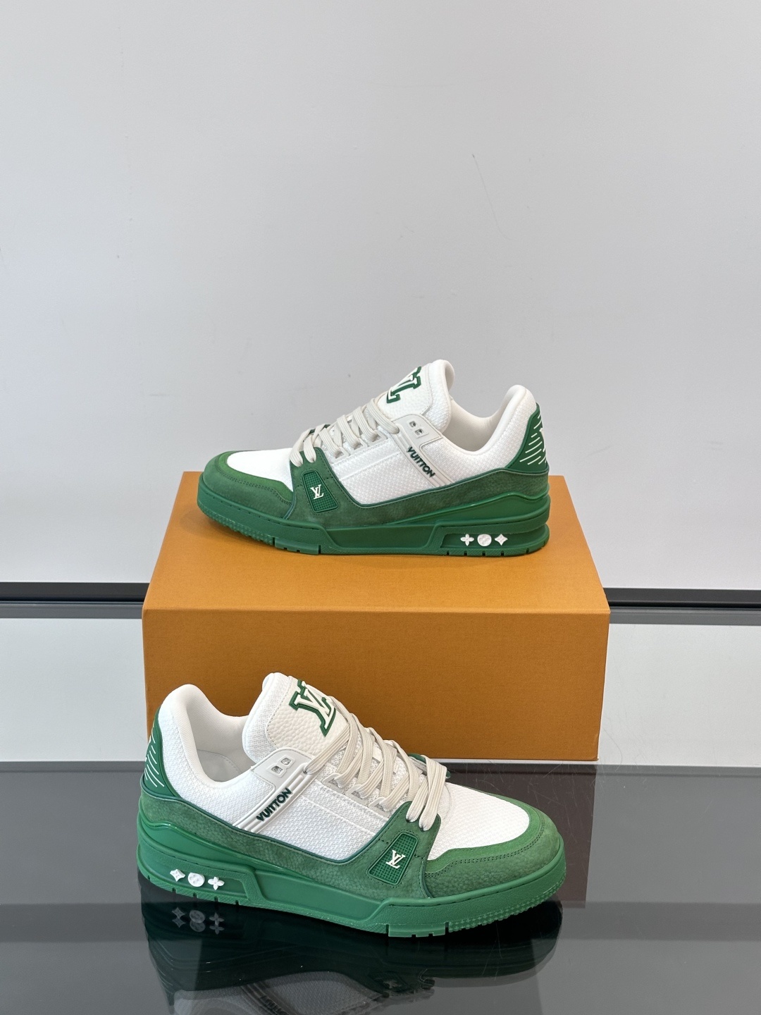 LV✋✋路易威登教练2025春夏新作品最新一季释出教练(Trainer)系列新作✅整体风格比前几季简约俐