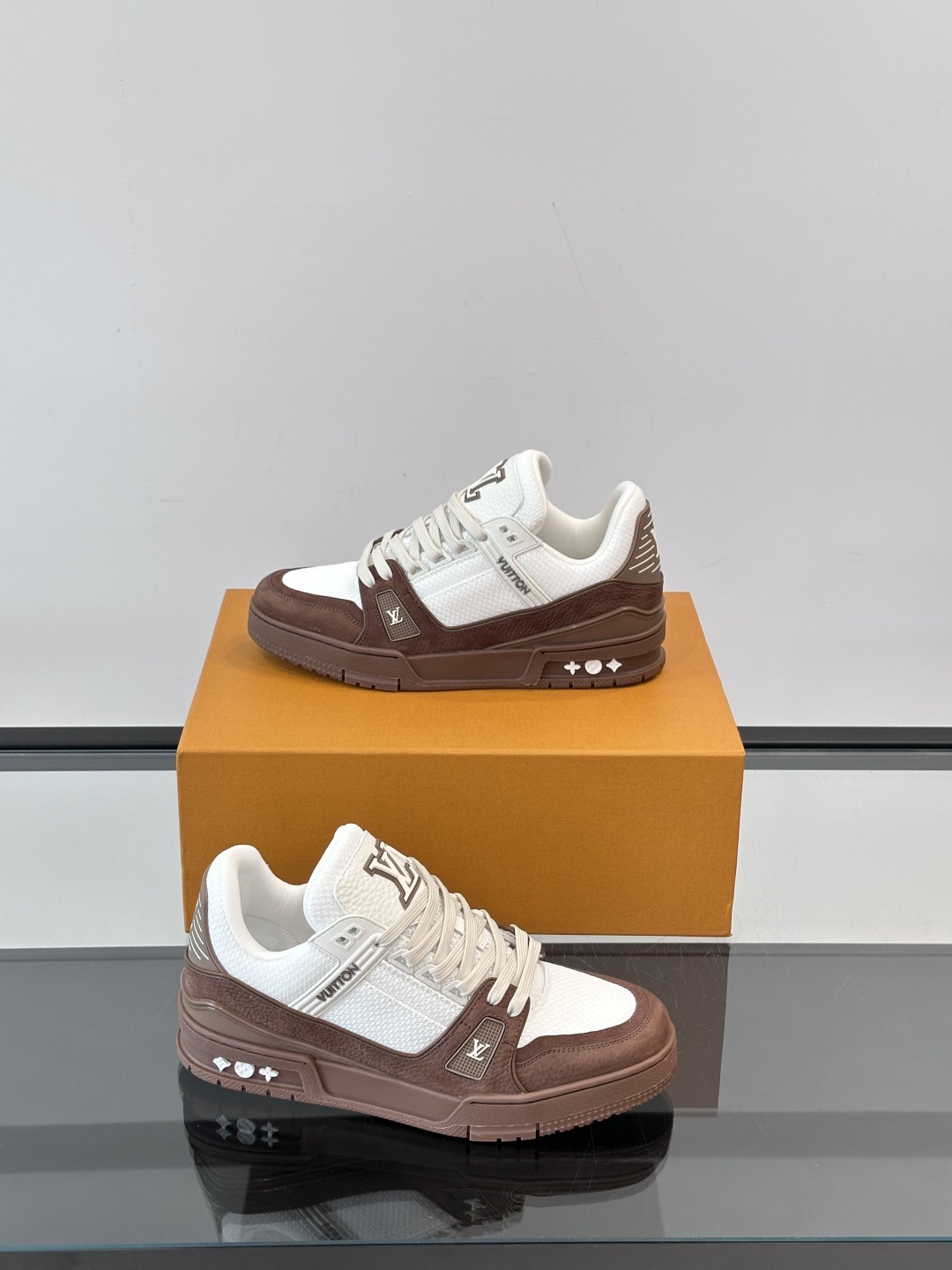 LV✋✋路易威登教练2025春夏新作品最新一季释出教练(Trainer)系列新作✅整体风格比前几季简约俐