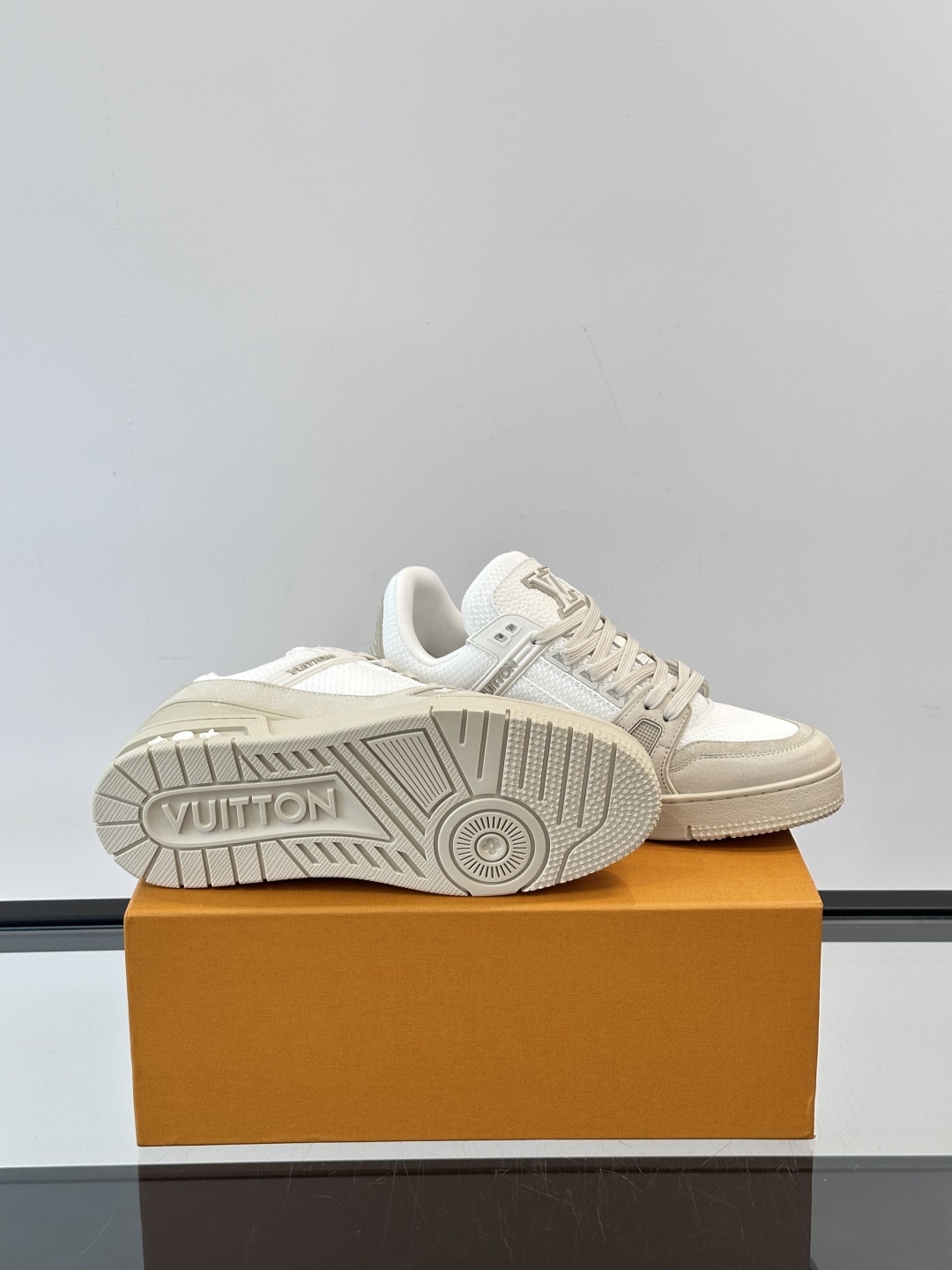LV✋✋路易威登教练2025春夏新作品最新一季释出教练(Trainer)系列新作✅整体风格比前几季简约俐
