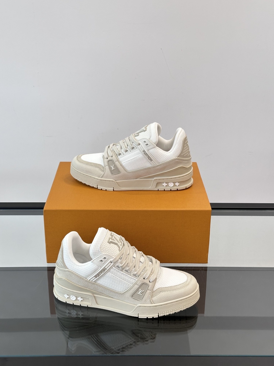 LV✋✋路易威登教练2025春夏新作品最新一季释出教练(Trainer)系列新作✅整体风格比前几季简约俐
