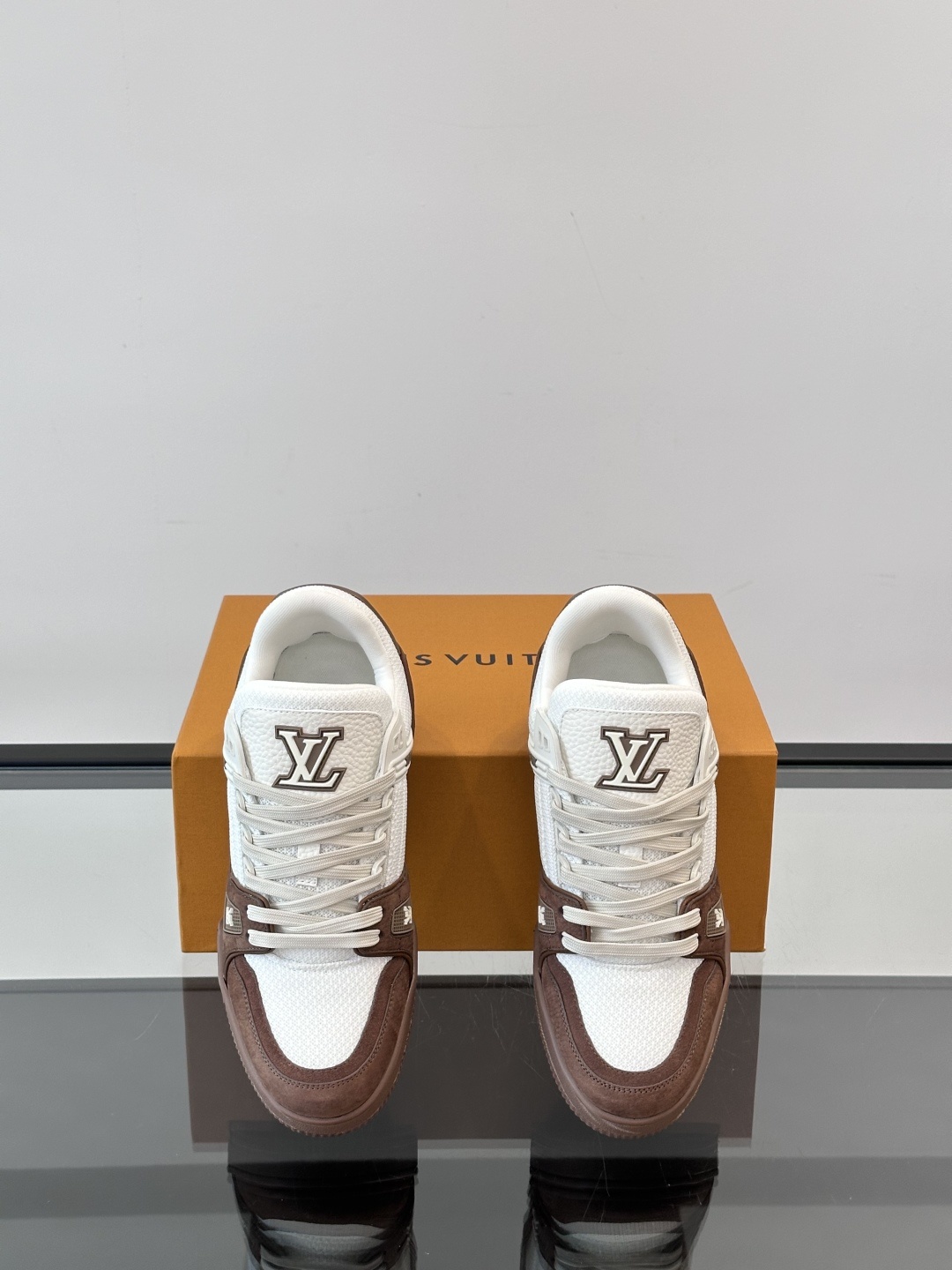 LV✋✋路易威登教练2025春夏新作品最新一季释出教练(Trainer)系列新作✅整体风格比前几季简约俐