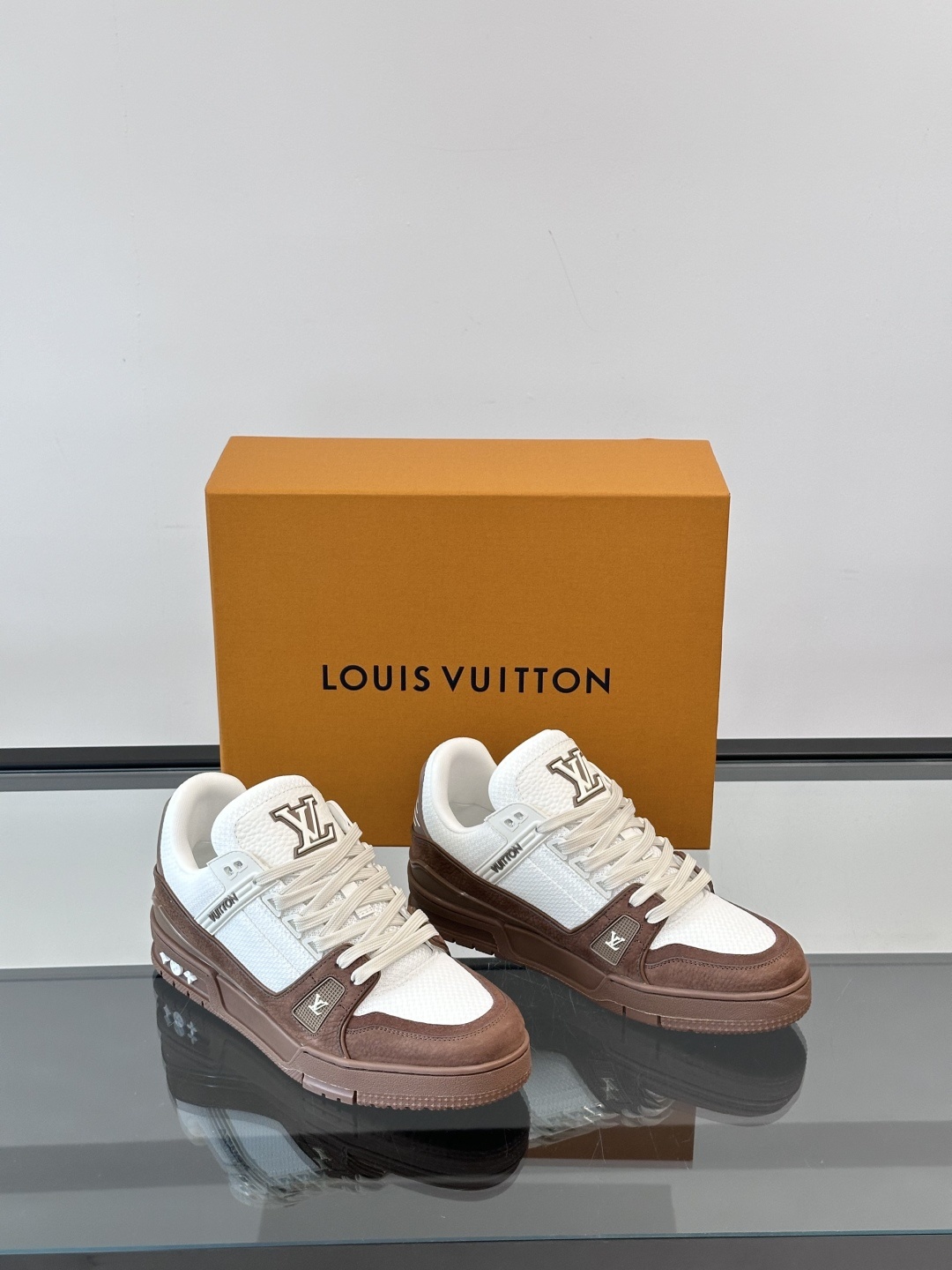 LV✋✋路易威登教练2025春夏新作品最新一季释出教练(Trainer)系列新作✅整体风格比前几季简约俐