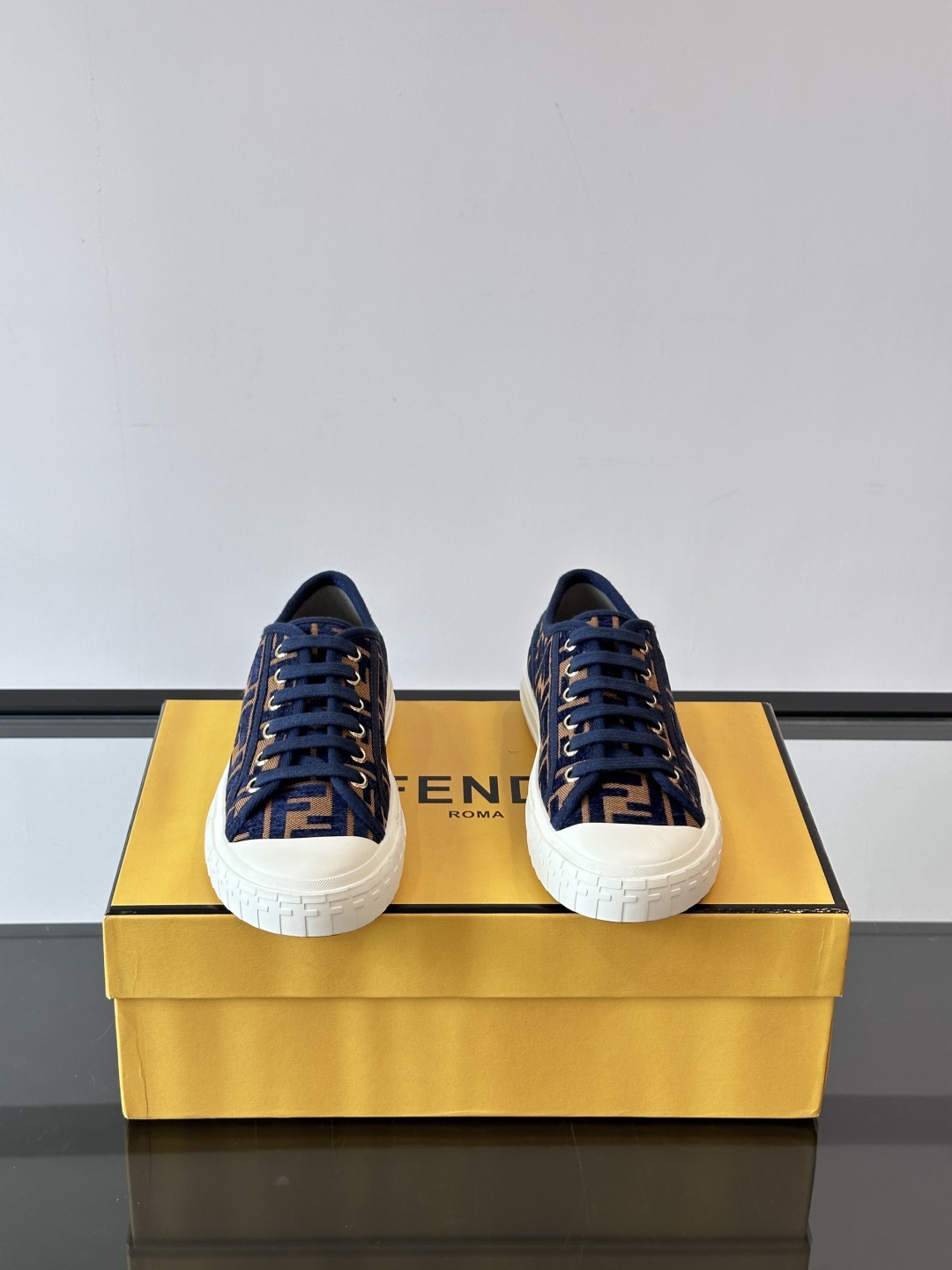 芬迪Fendi 2025春夏帆布鞋休闲鞋饼干鞋情侣💑帆布鞋🔥鞋面经典FF老花帆布❤️休闲百搭轻便，复古又