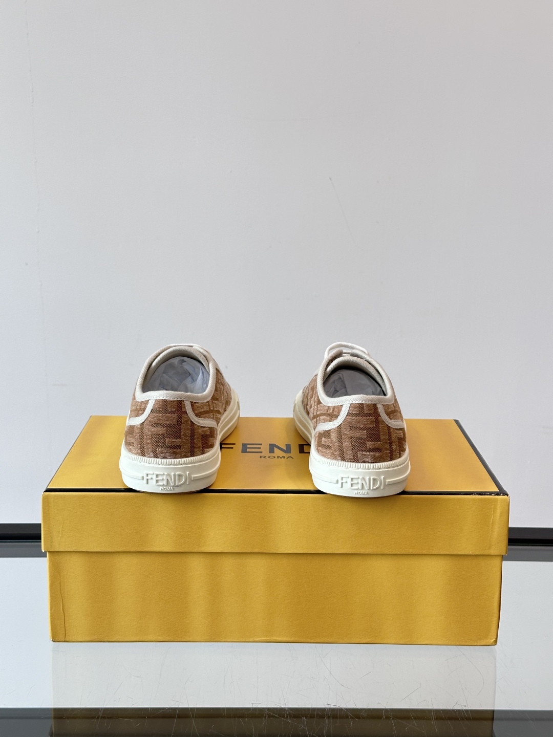 芬迪Fendi 2025春夏帆布鞋休闲鞋饼干鞋情侣💑帆布鞋🔥鞋面经典FF老花帆布❤️休闲百搭轻便，复古又